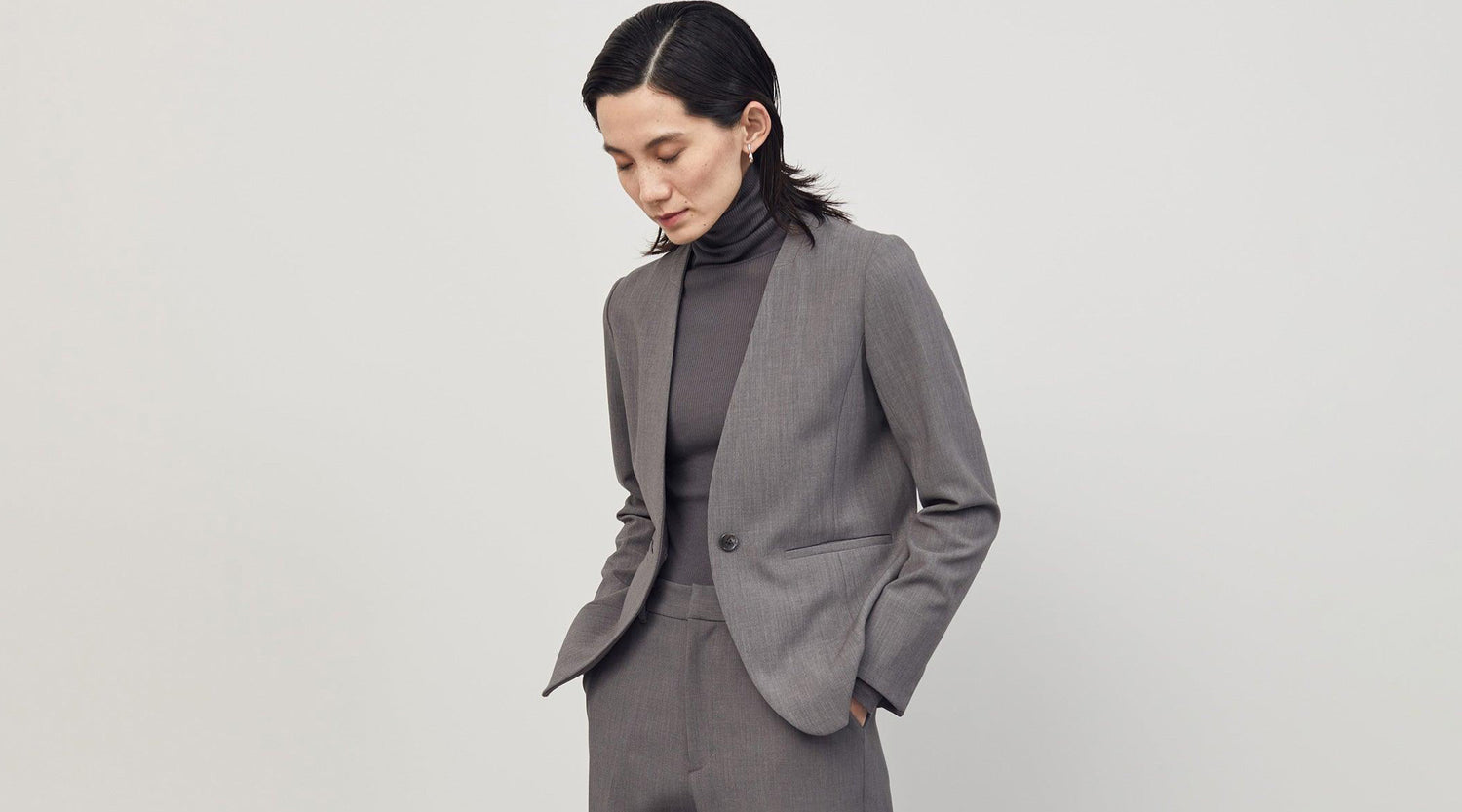 シンプルなのに印象的。秋らしい配色で楽しむ通勤スタイル7選