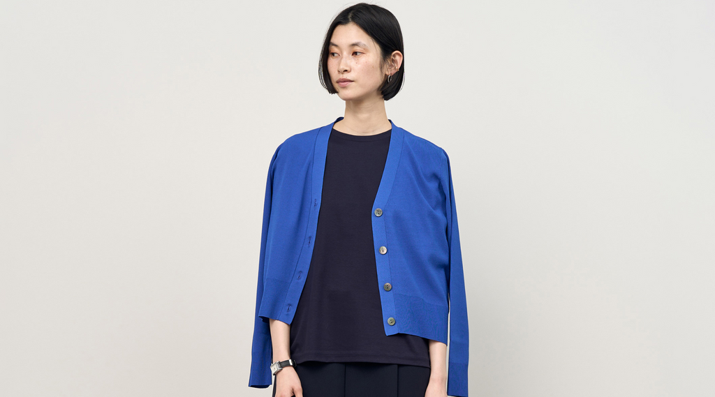 極美品 ソージュ Vネックショートニットカーディガン 洗える 青 フリー 極美品 ソージュ Vネックショートニットカーディガン 洗える 青