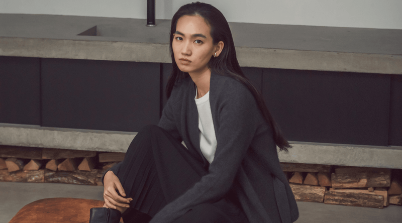 無難見えを払拭。さりげないこだわりをプラスするモノトーンスタイルの作り方