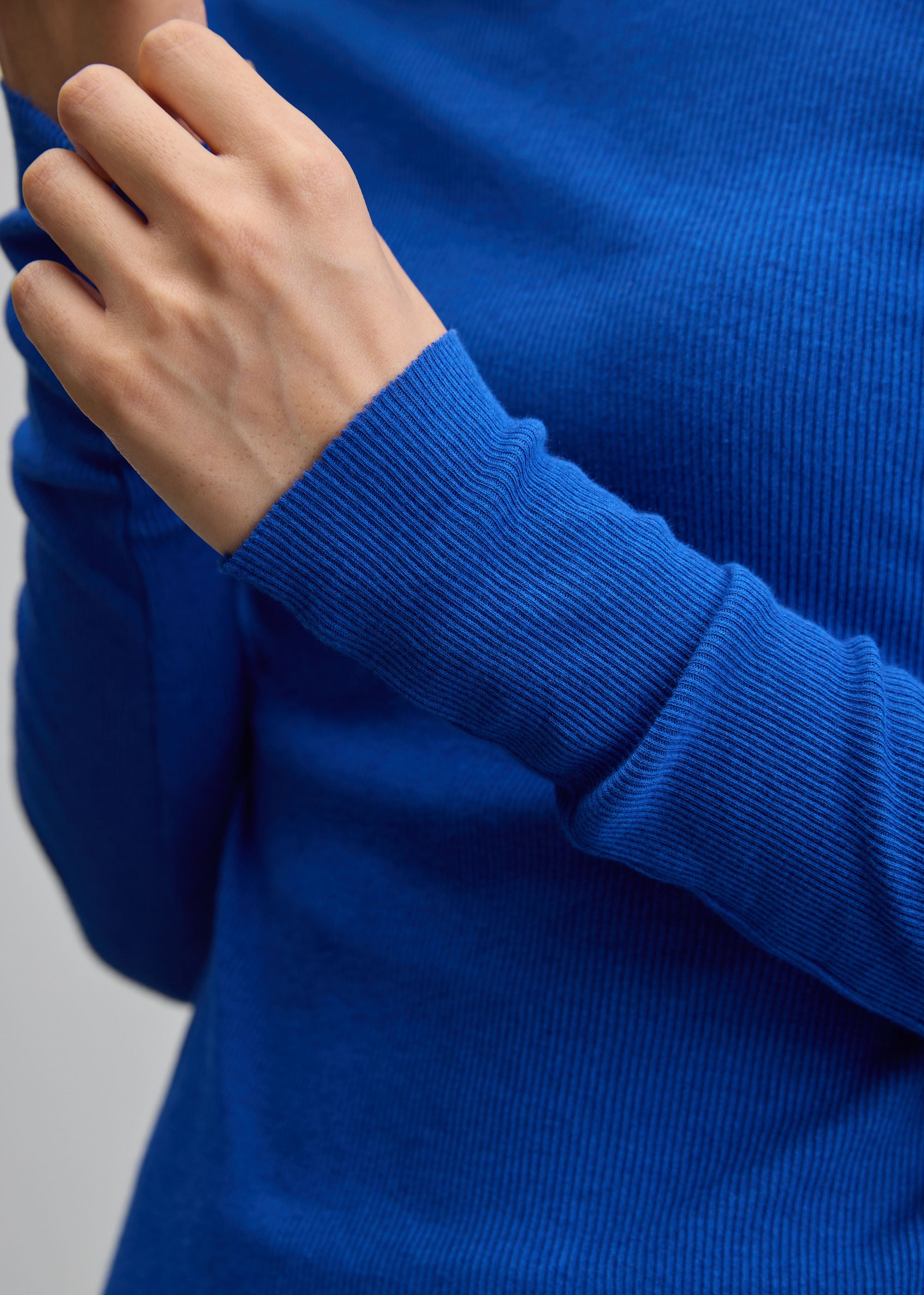 カシミヤ混タートルネックカットソー