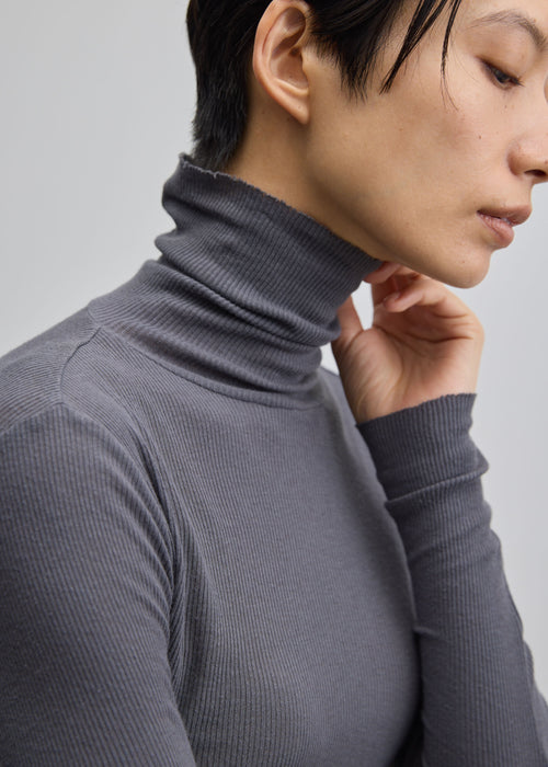 カシミヤ混タートルネックカットソー