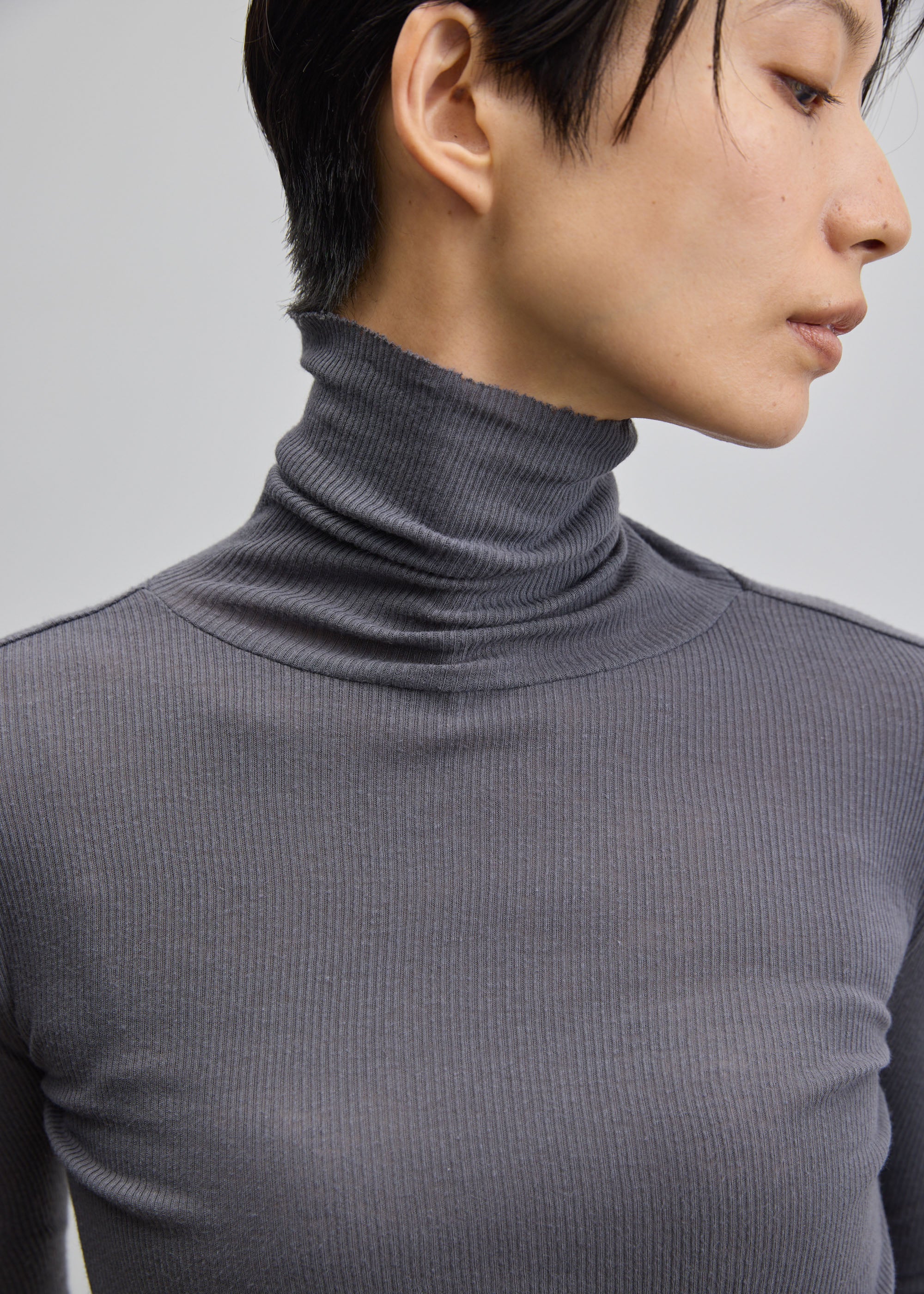 カシミヤ混タートルネックカットソー
