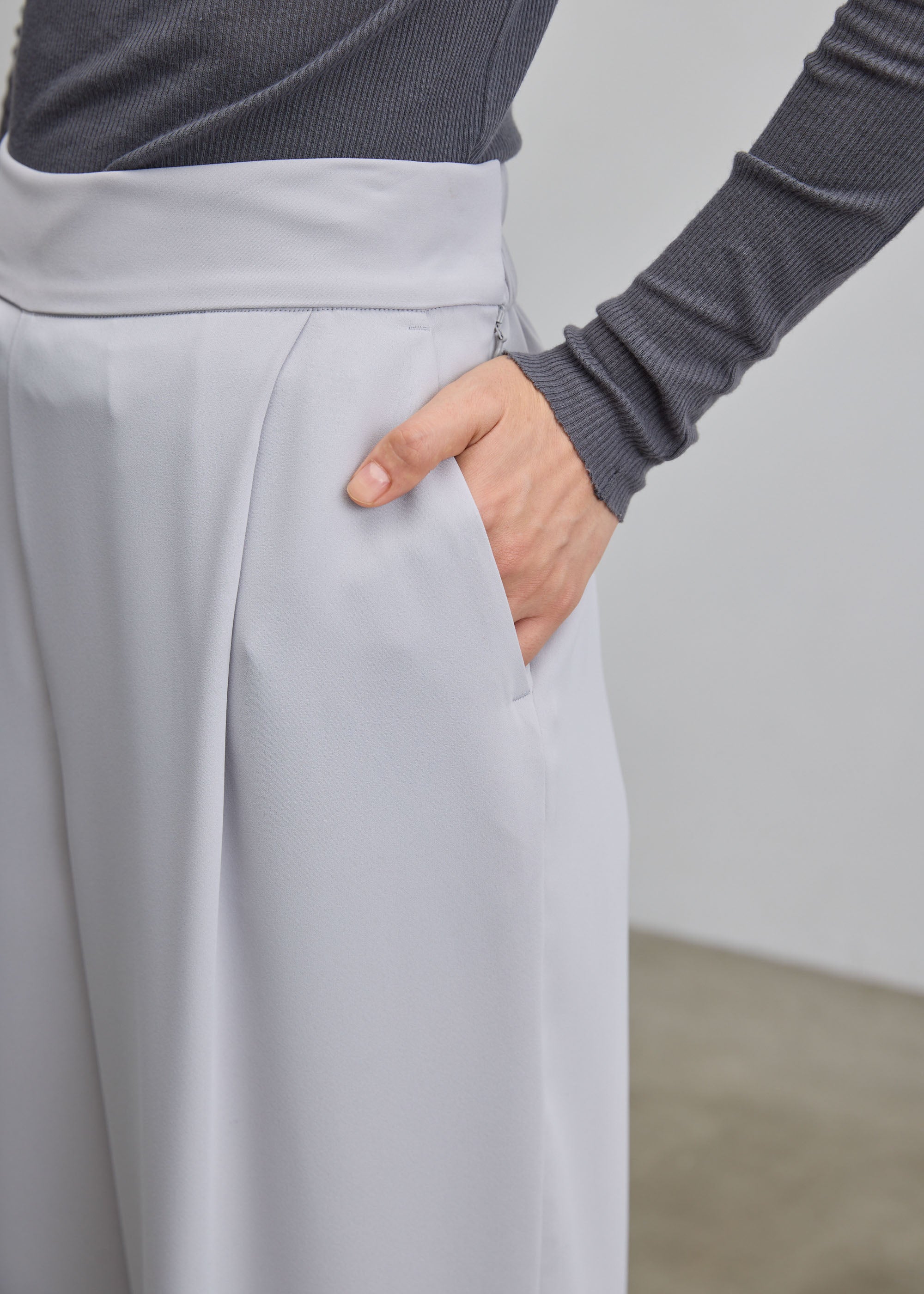 サイドタックワイドパンツ