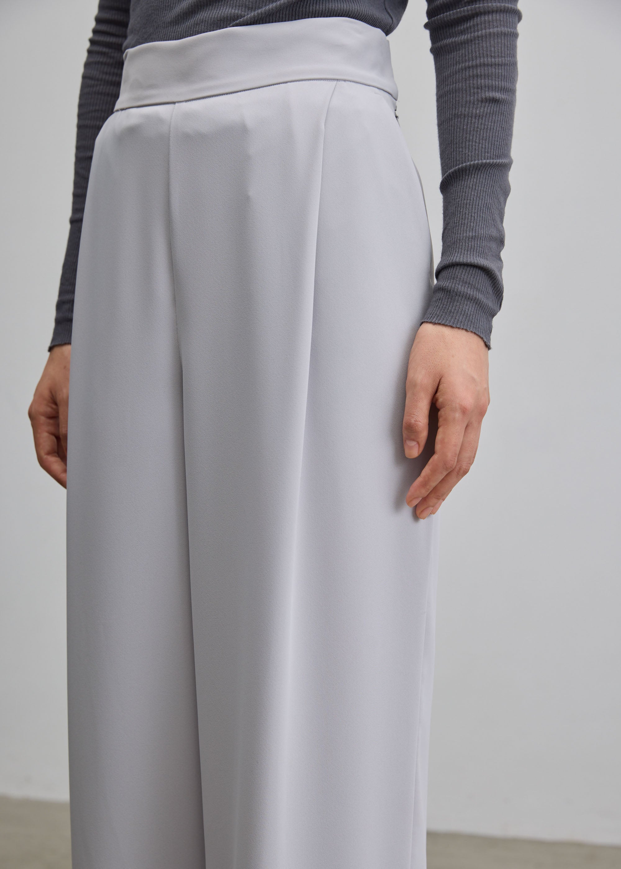 サイドタックワイドパンツ