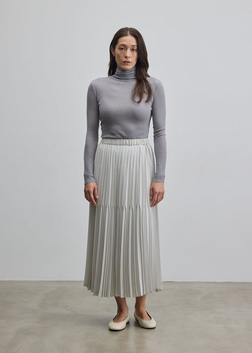 モデル:167cm サイズ:85cm