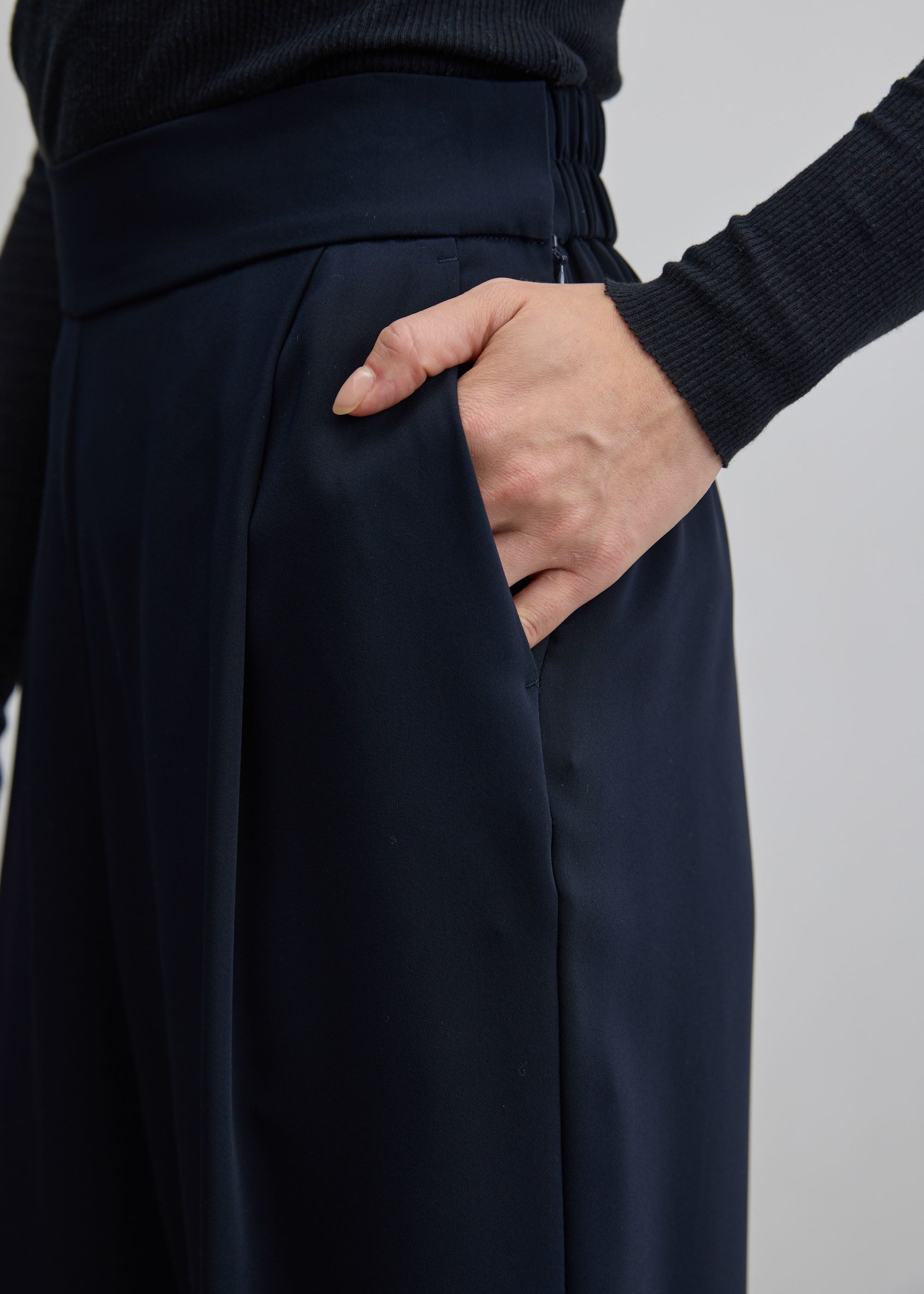 サイドタックワイドパンツ