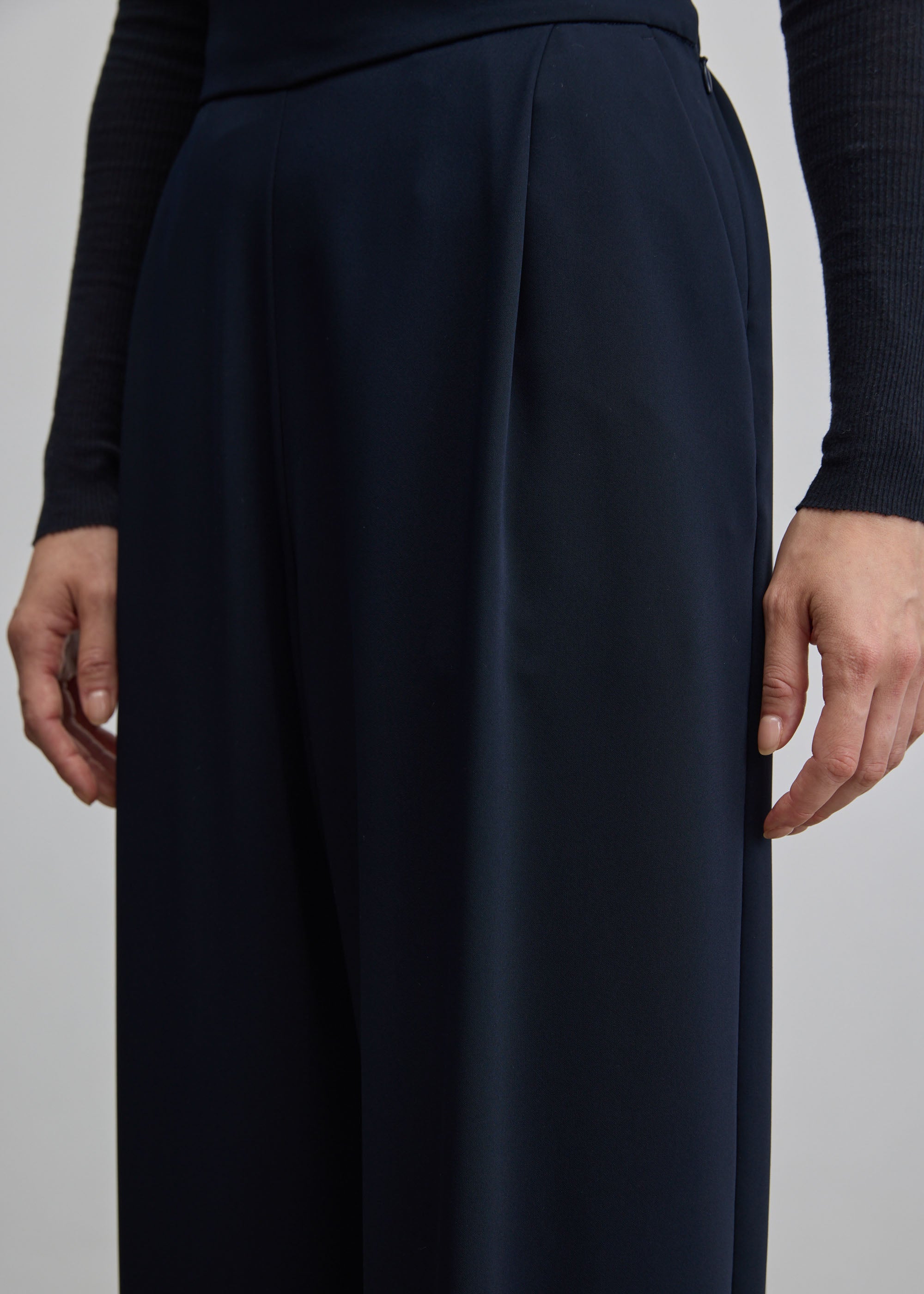 サイドタックワイドパンツ