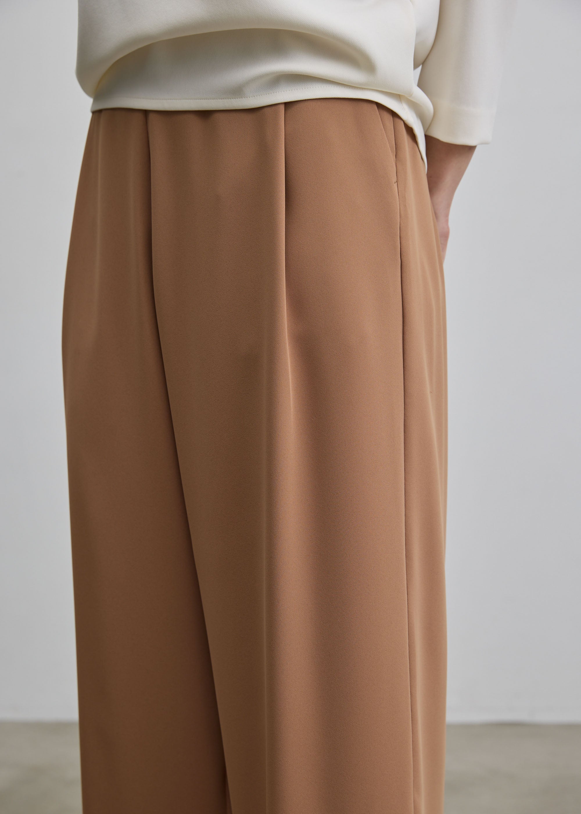 サイドタックワイドパンツ