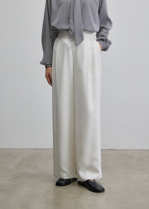 サイドタックワイドパンツ