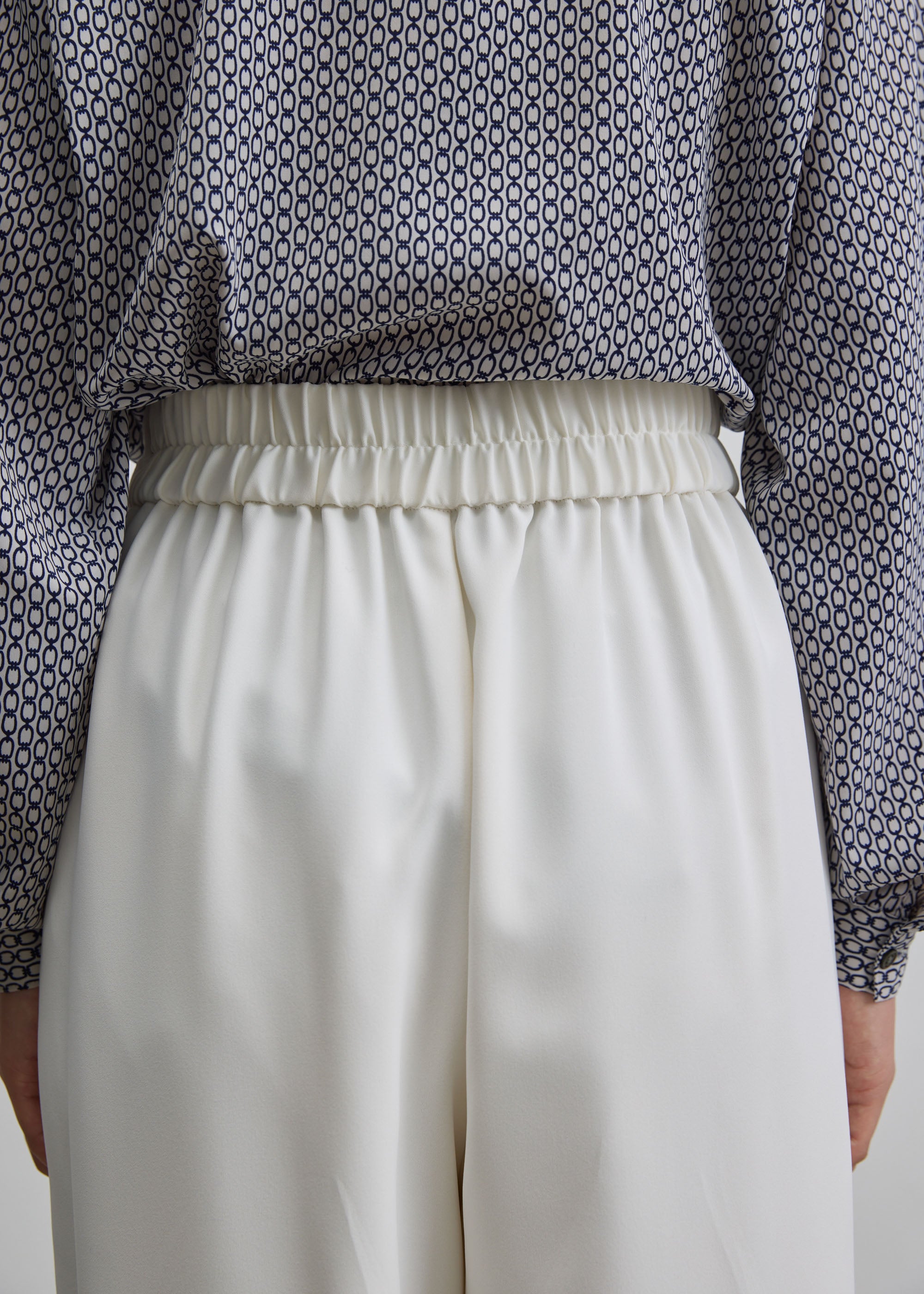 サイドタックワイドパンツ