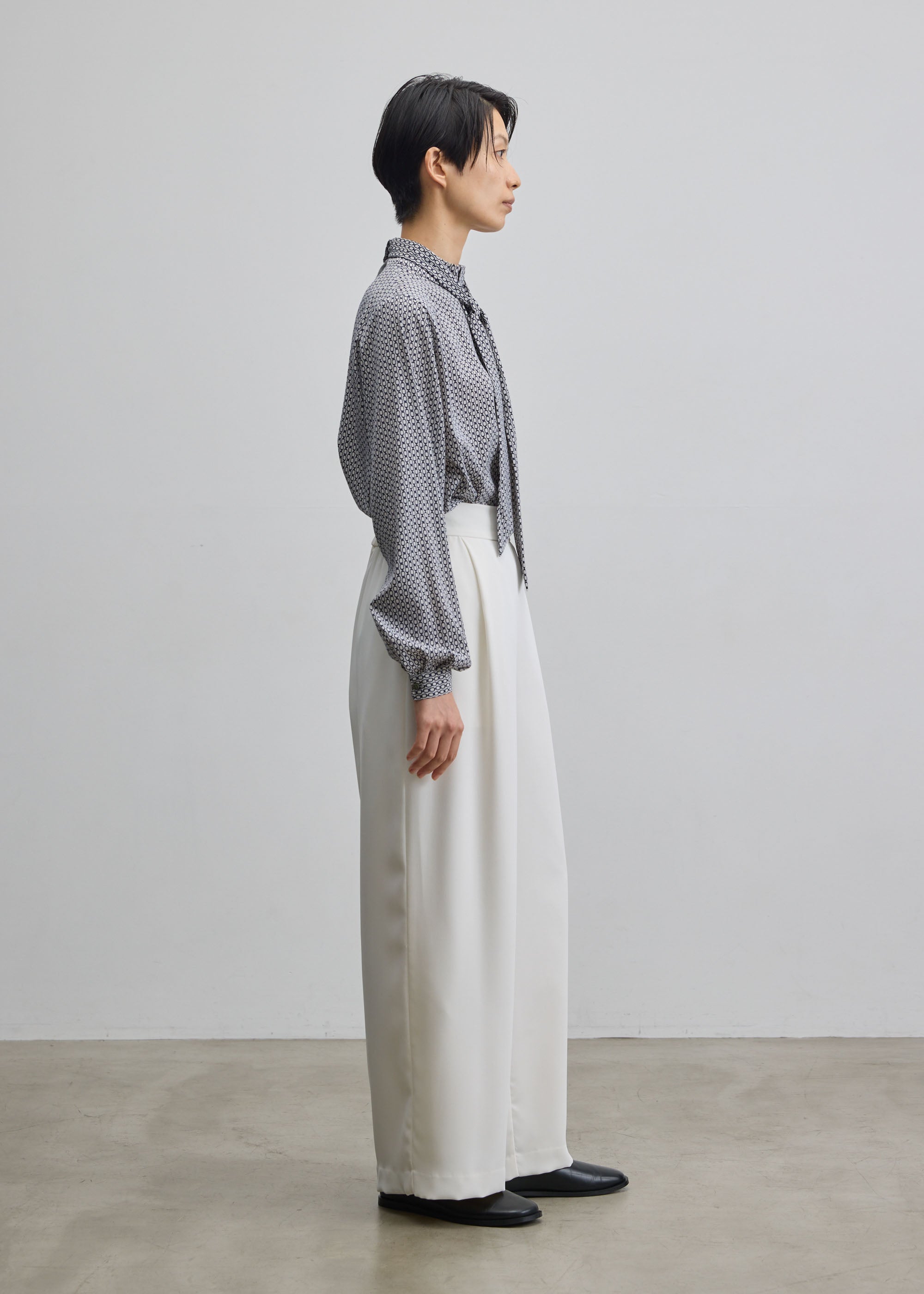 サイドタックワイドパンツ