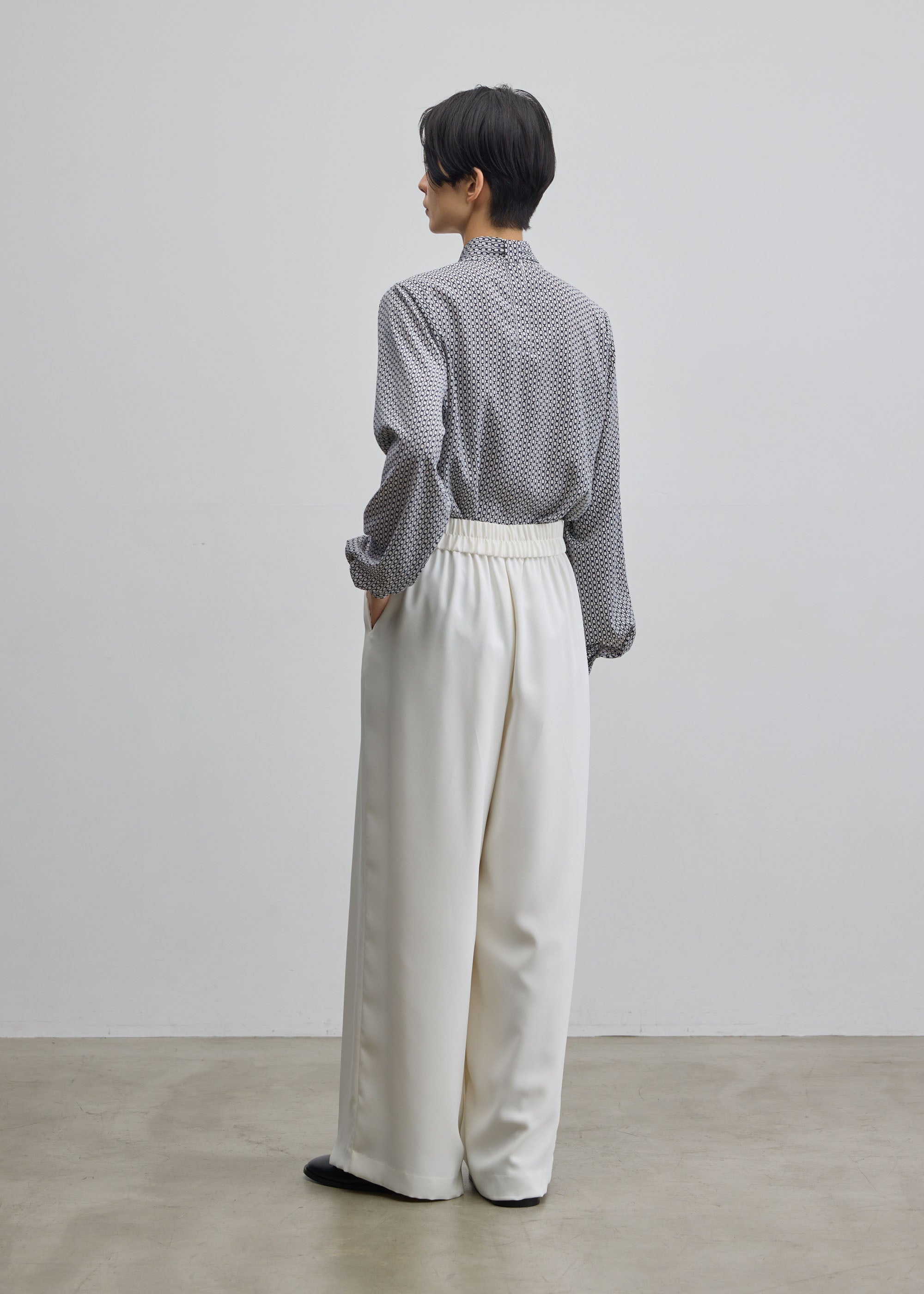 サイドタックワイドパンツ