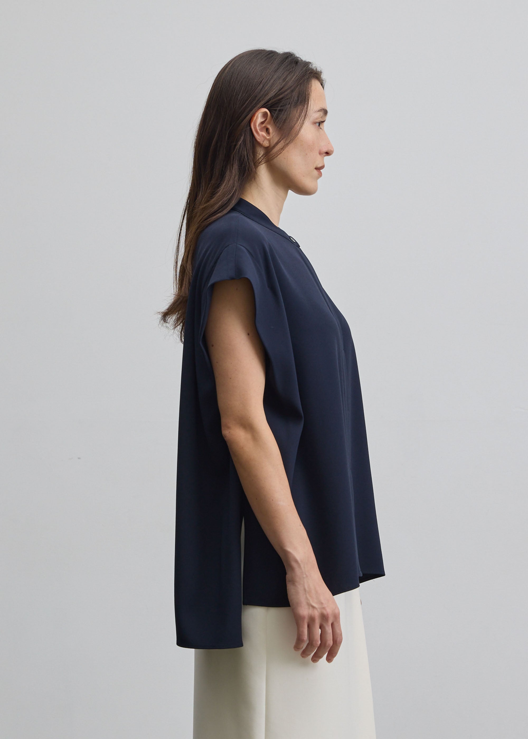 オーバーサイズタックスリーブシャツ