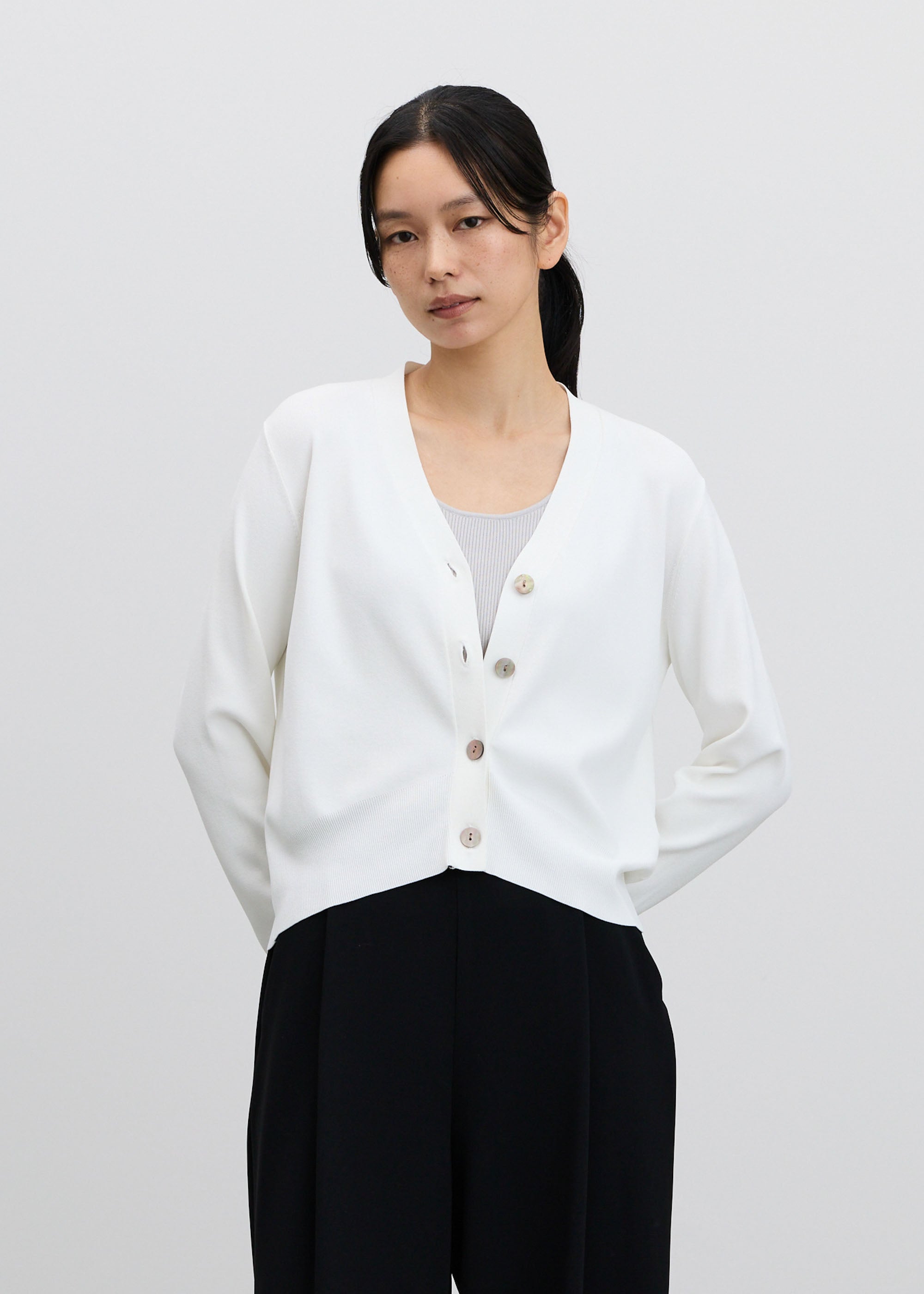 Vネックショートニットカーディガン