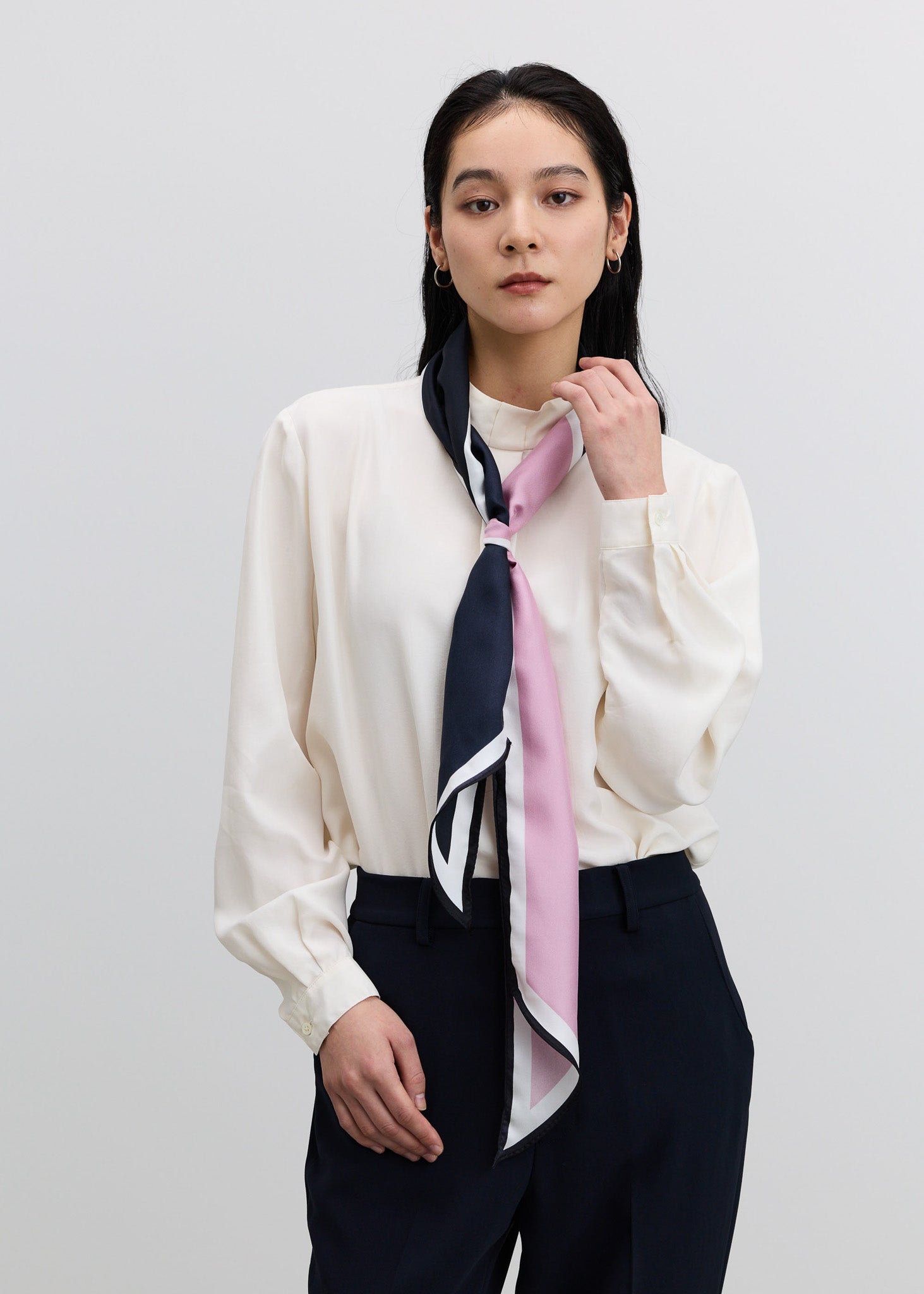 シルク剣先スカーフ