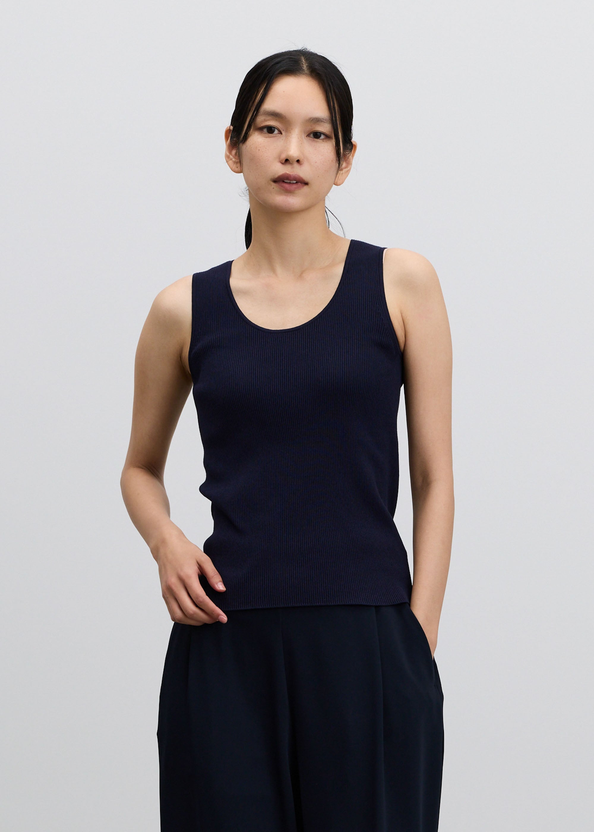 美Neck ノースリーブニット(Uネック)