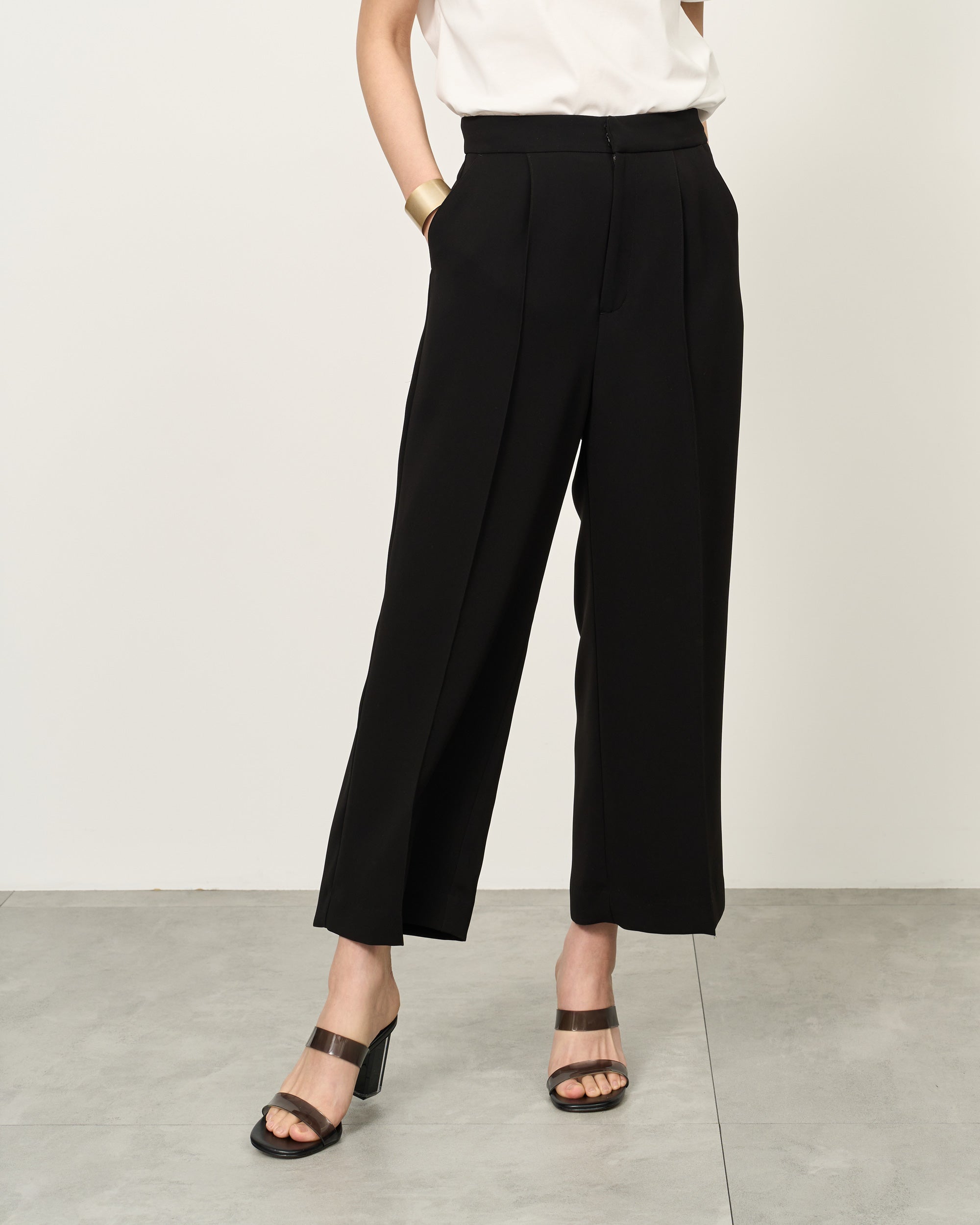 ライトクロスクロップドワイドパンツ