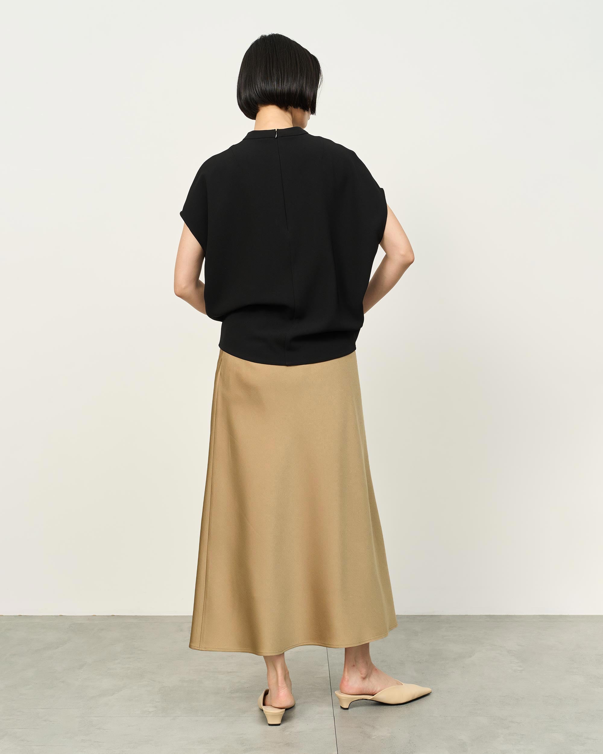 トリアセサテンロングスカート