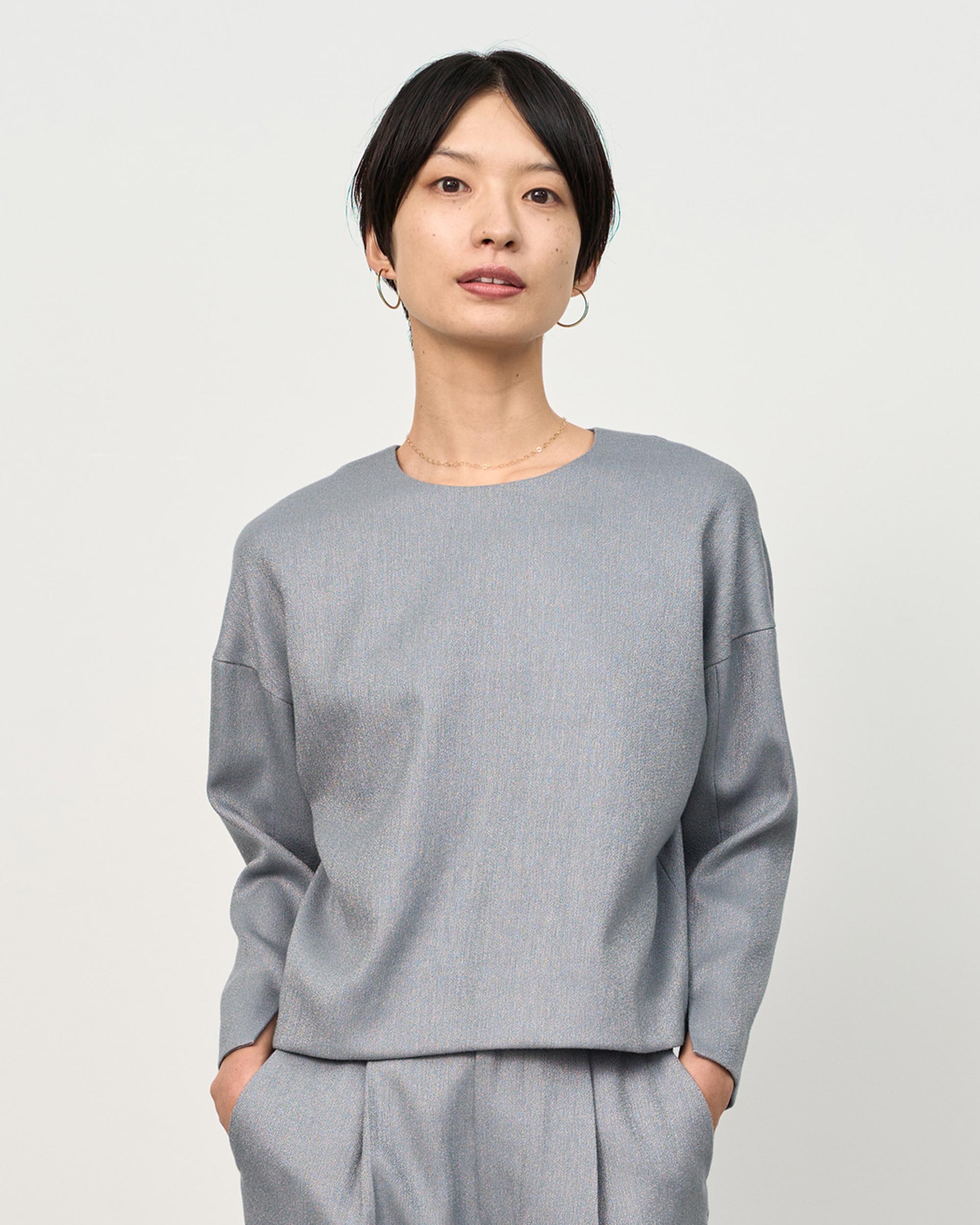 ※サンプル品のため袖口スリットの仕様が商品と異なります。袖口スリットの仕様につきましてはGRAYをご参考ください。
