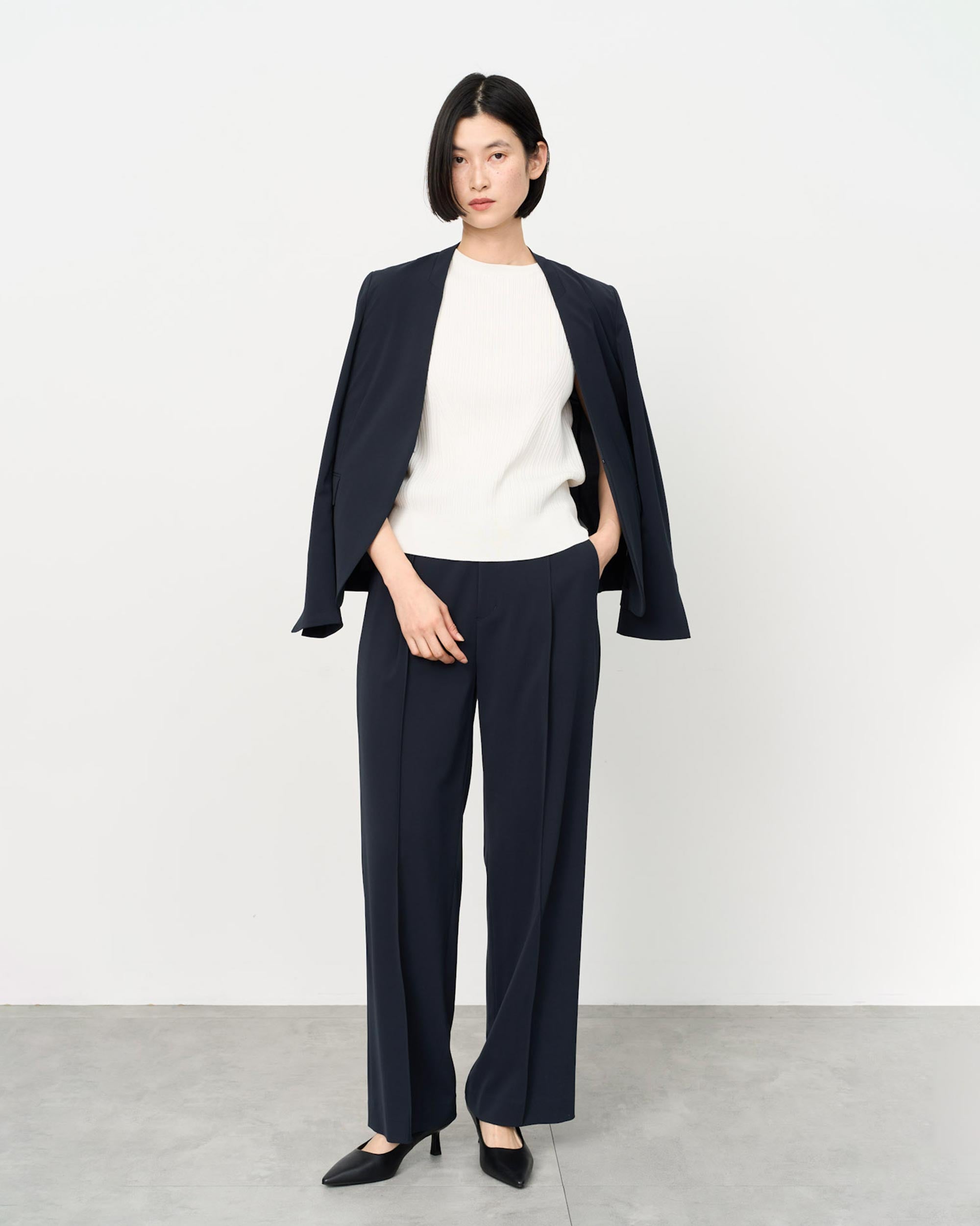 エアリーストレッチタックストレートパンツ