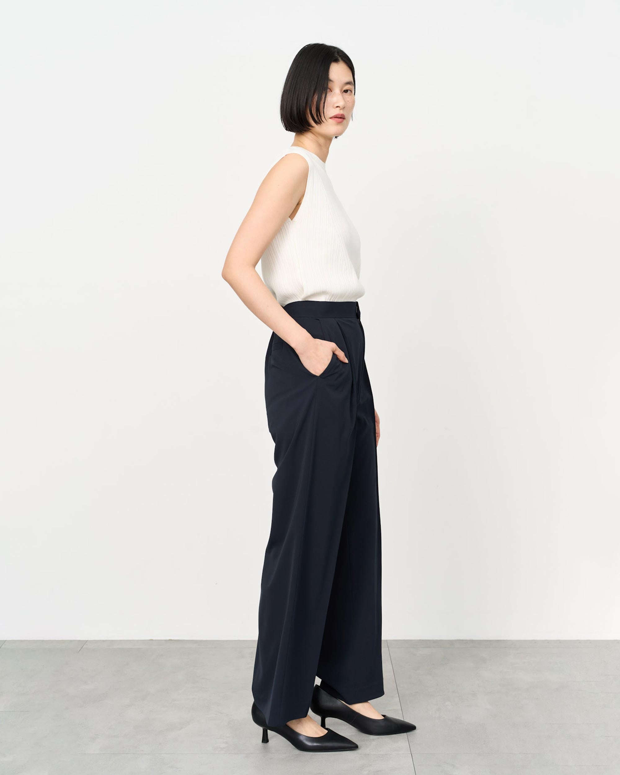 エアリーストレッチタックストレートパンツ