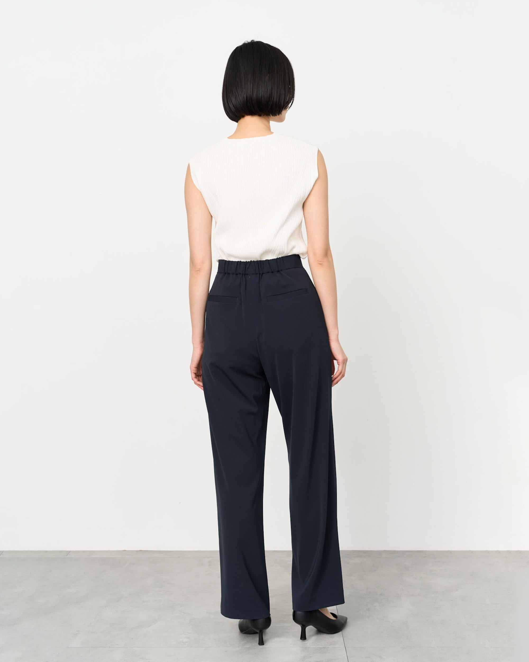エアリーストレッチタックストレートパンツ