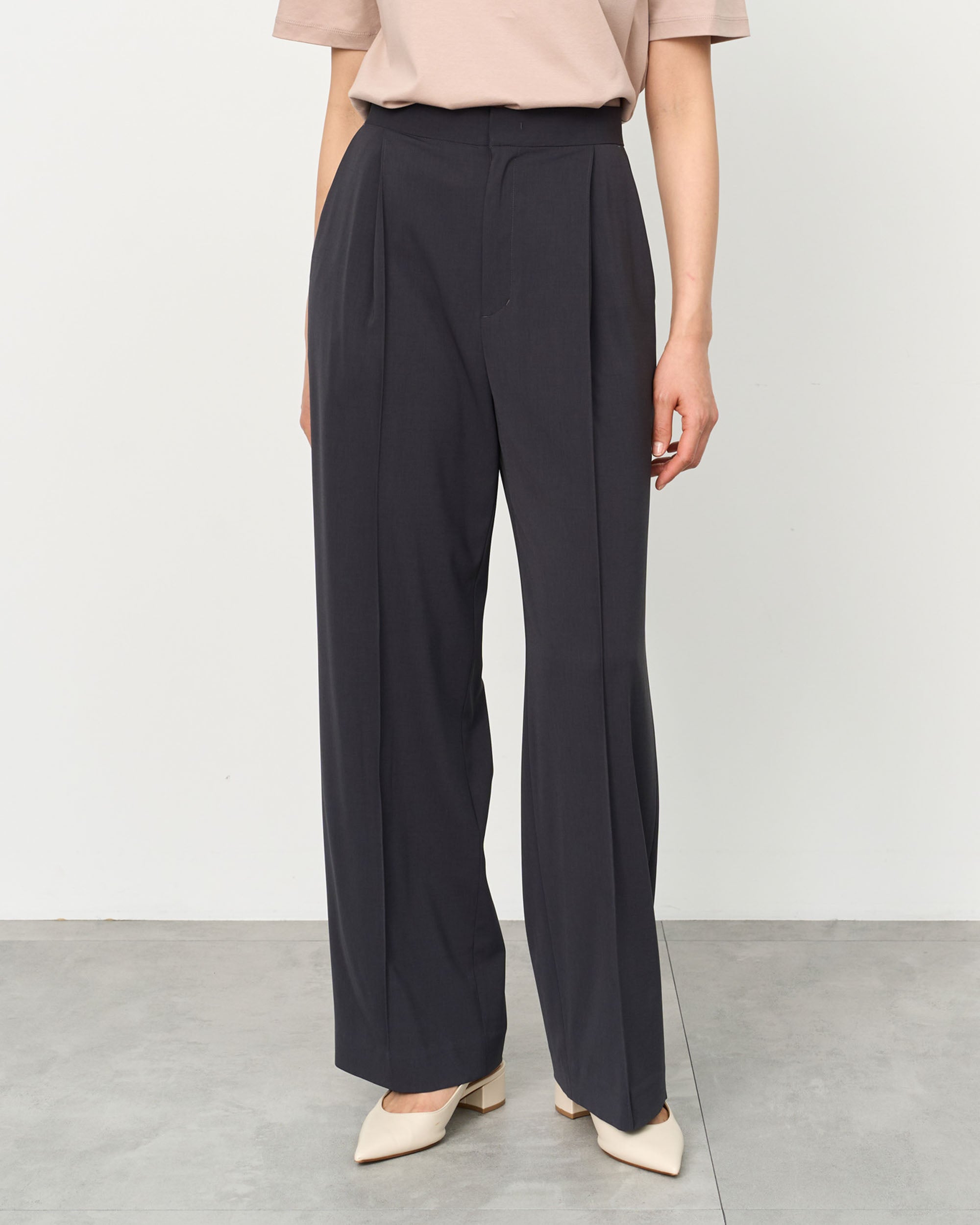 エアリーストレッチタックストレートパンツ