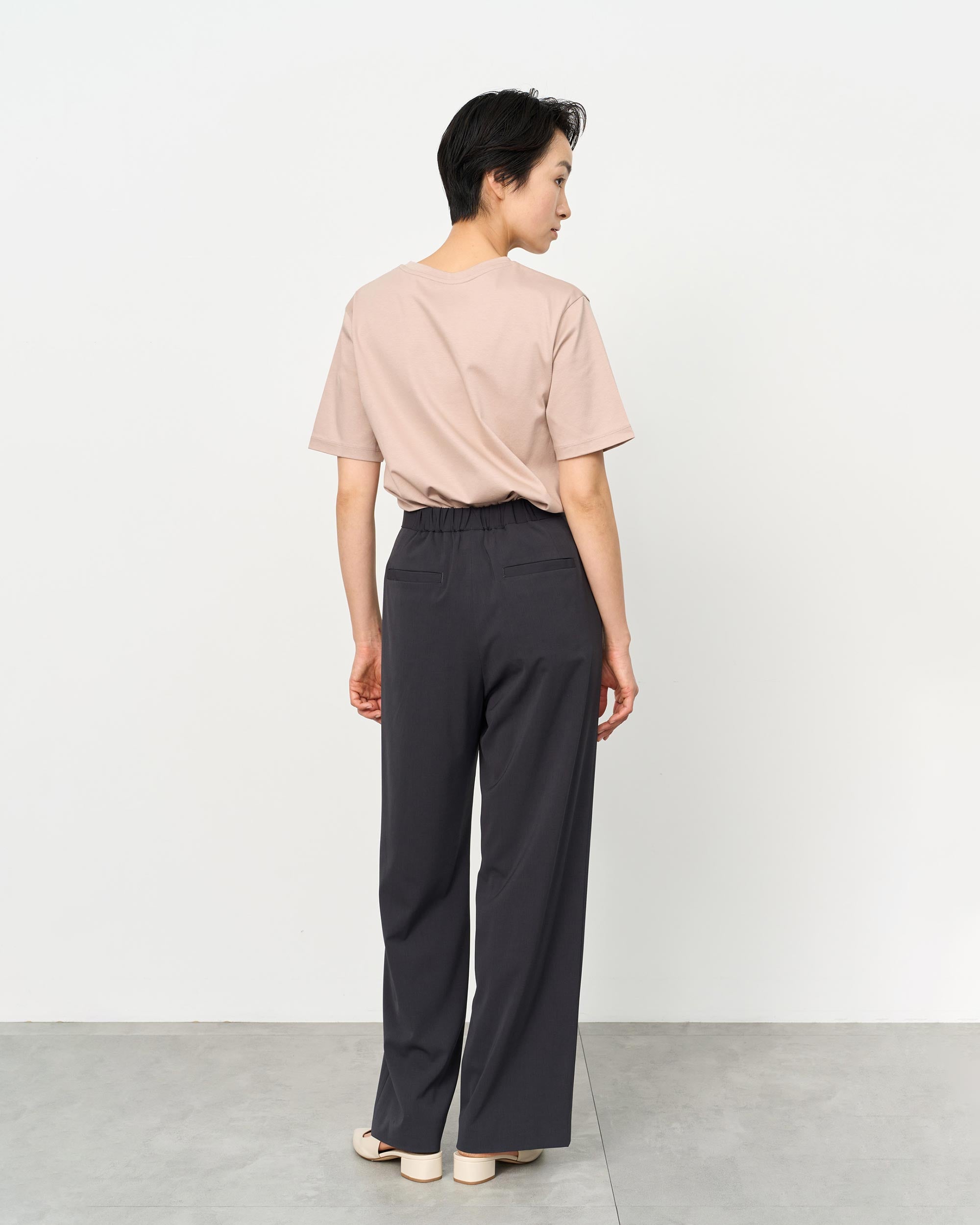 エアリーストレッチタックストレートパンツ