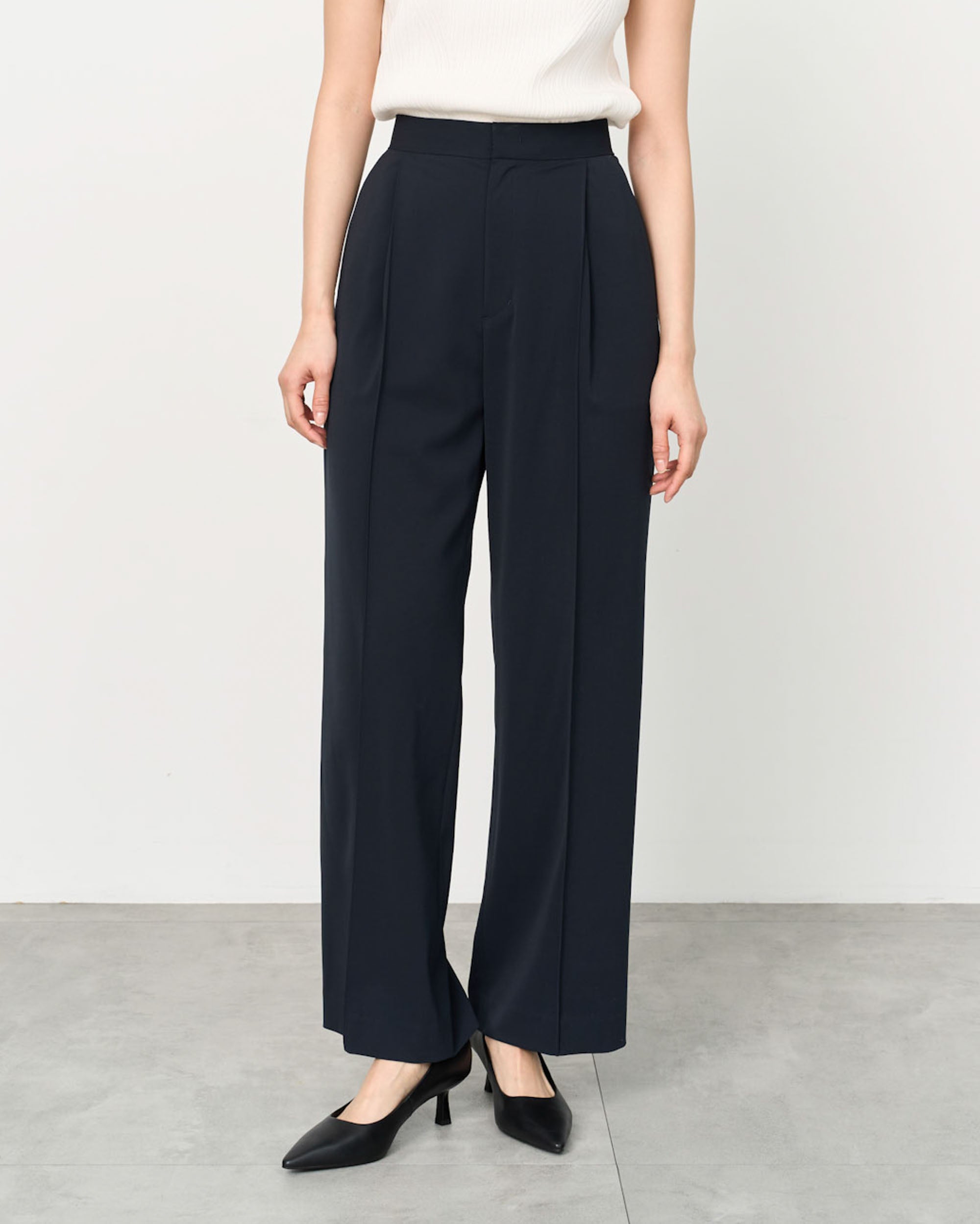 エアリーストレッチタックストレートパンツ