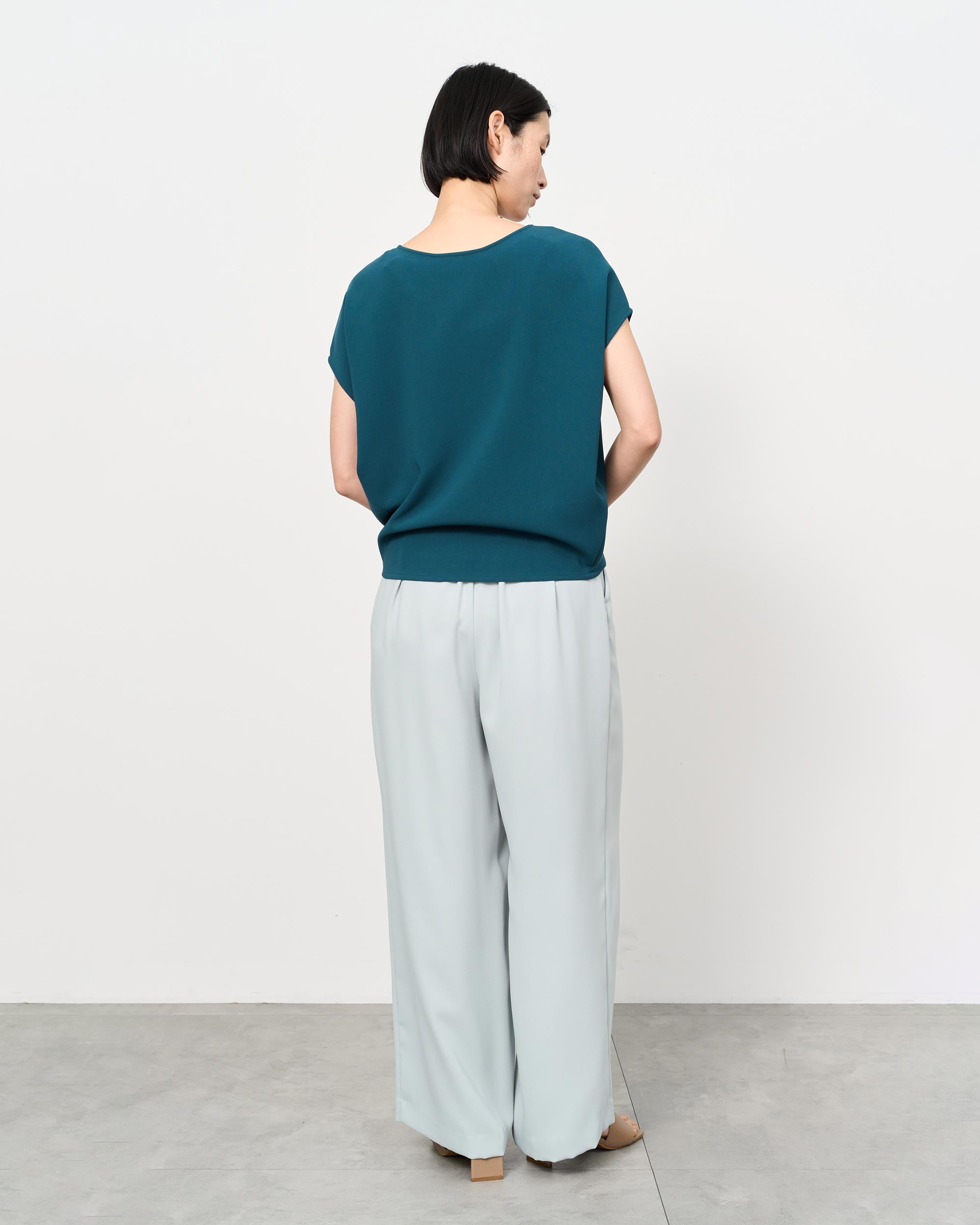 サイドタックワイドパンツ