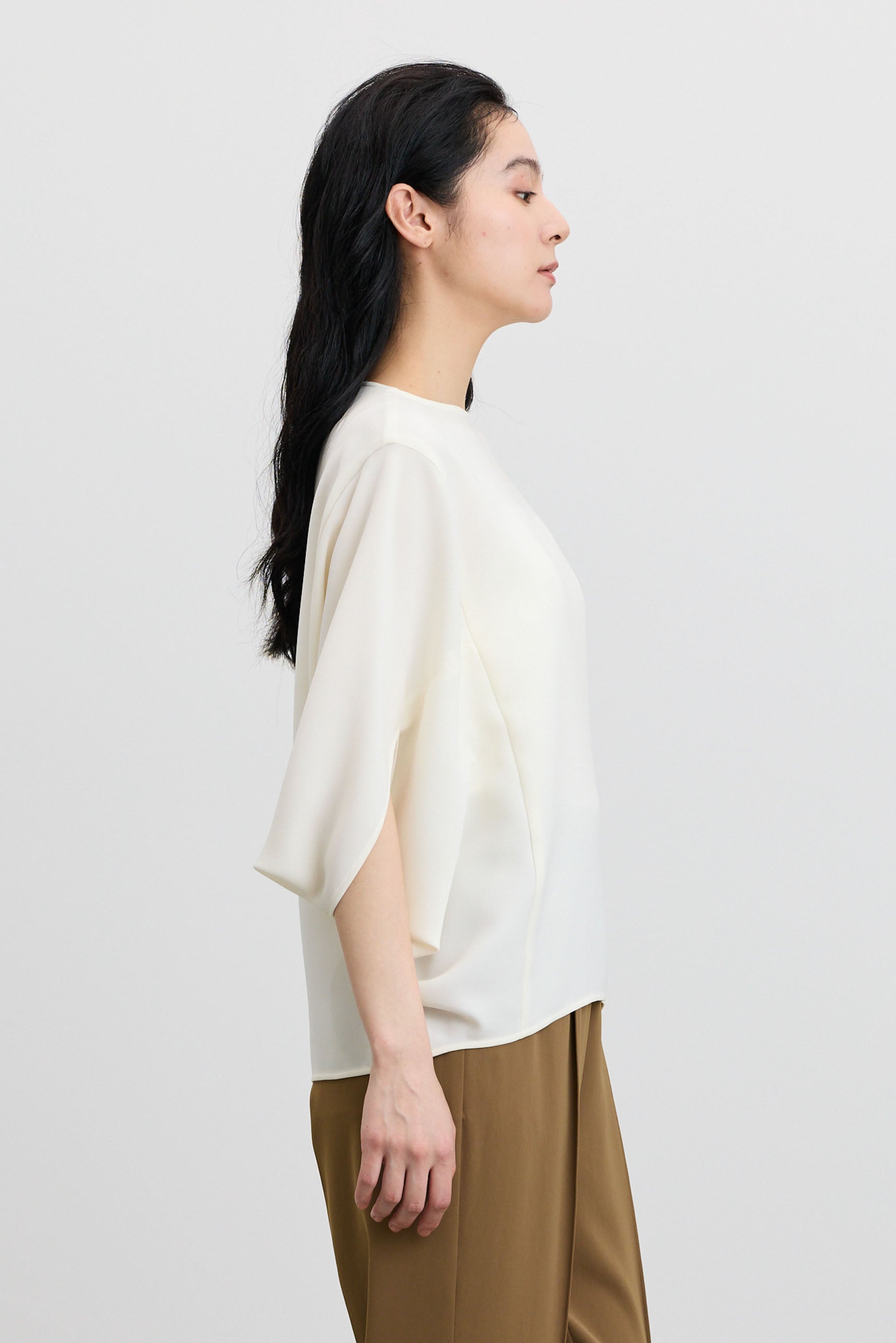 ライトクロスコクーンシルエットブラウス