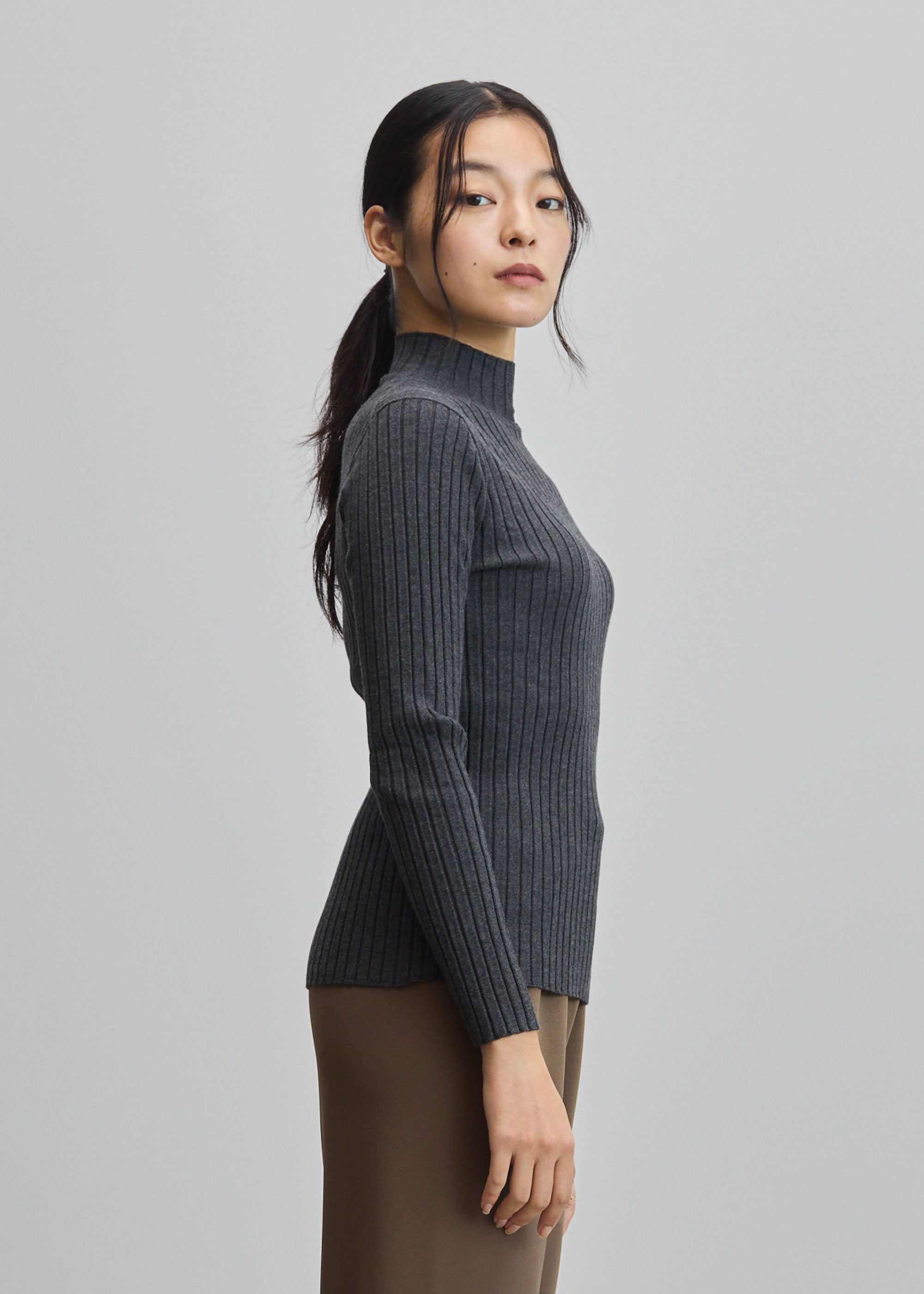 ワイドリブタートルネックニット