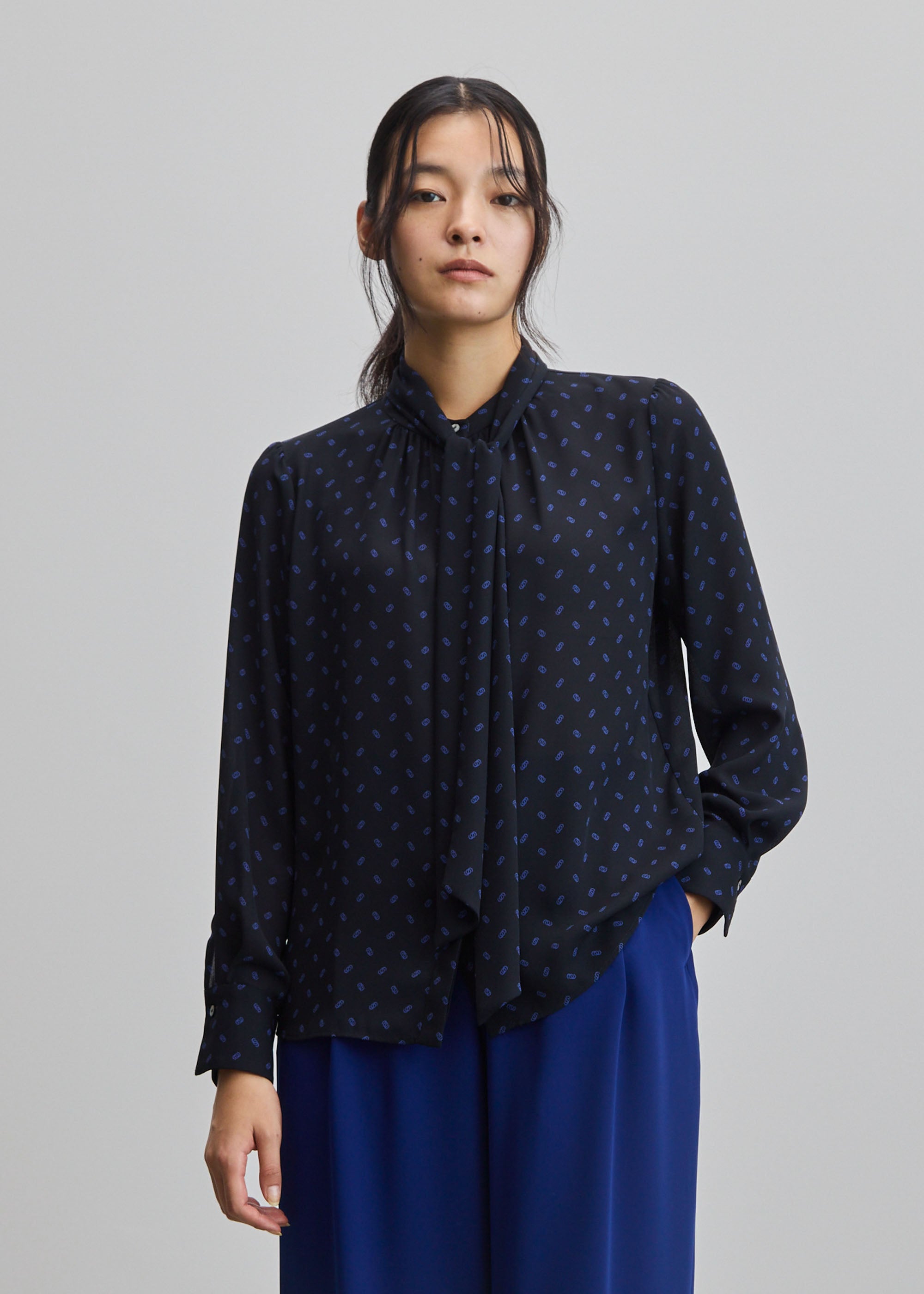 ビット柄スカーフ付きブラウス