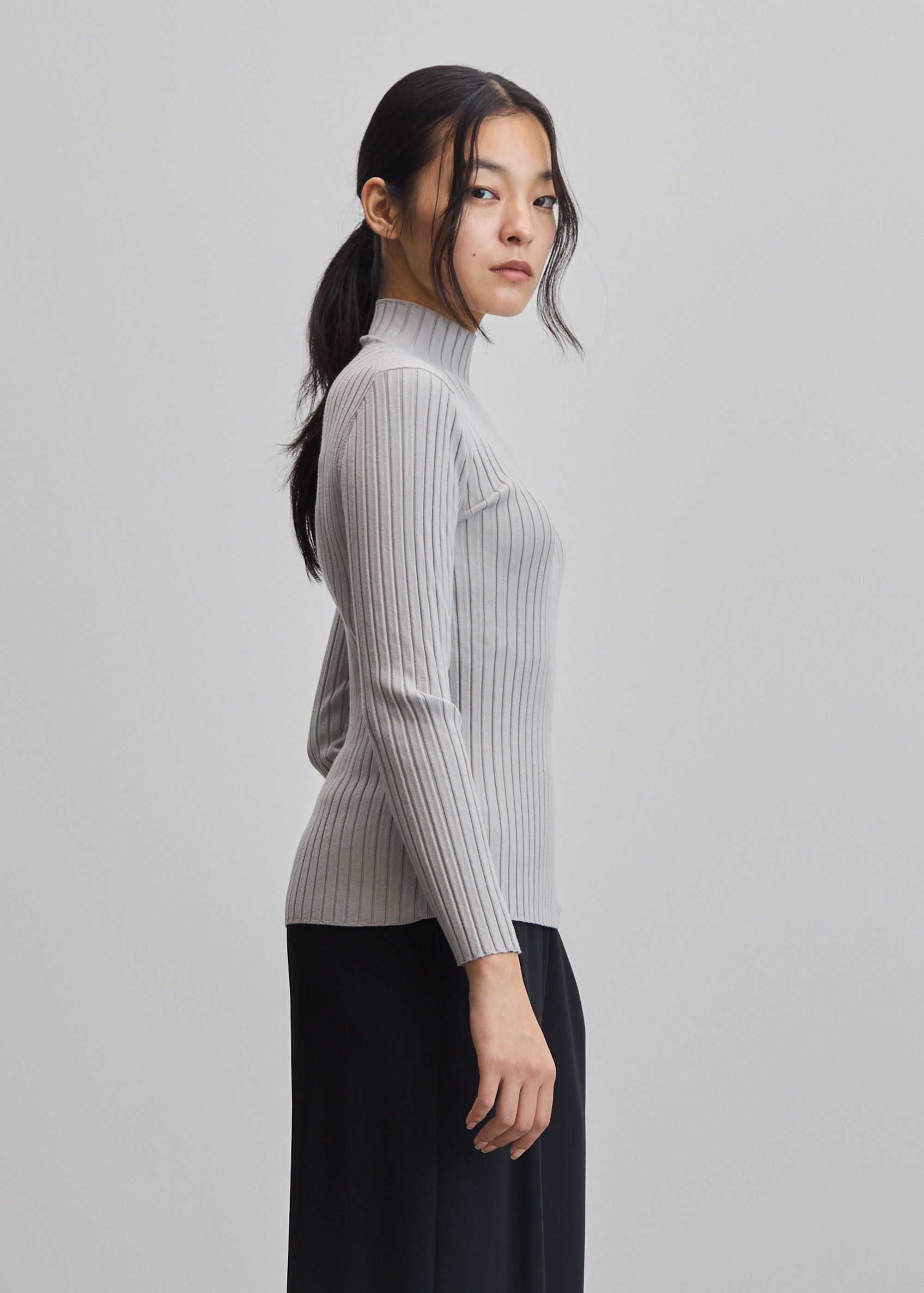 ワイドリブタートルネックニット