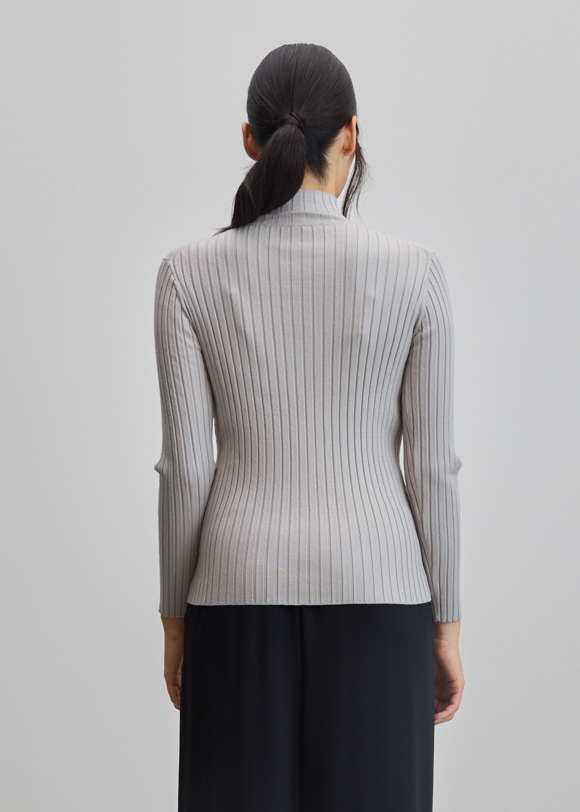 ワイドリブタートルネックニット