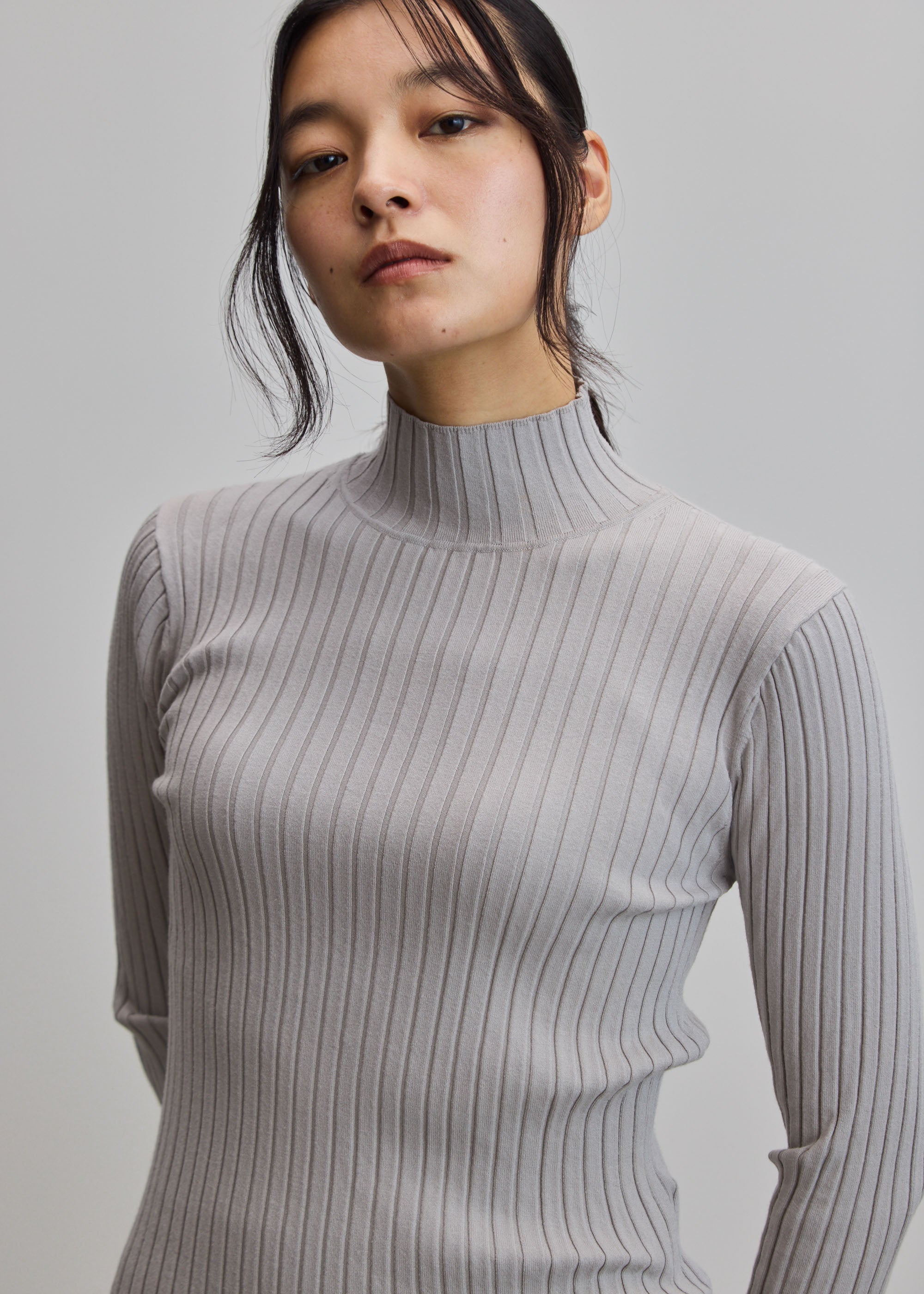 ワイドリブタートルネックニット