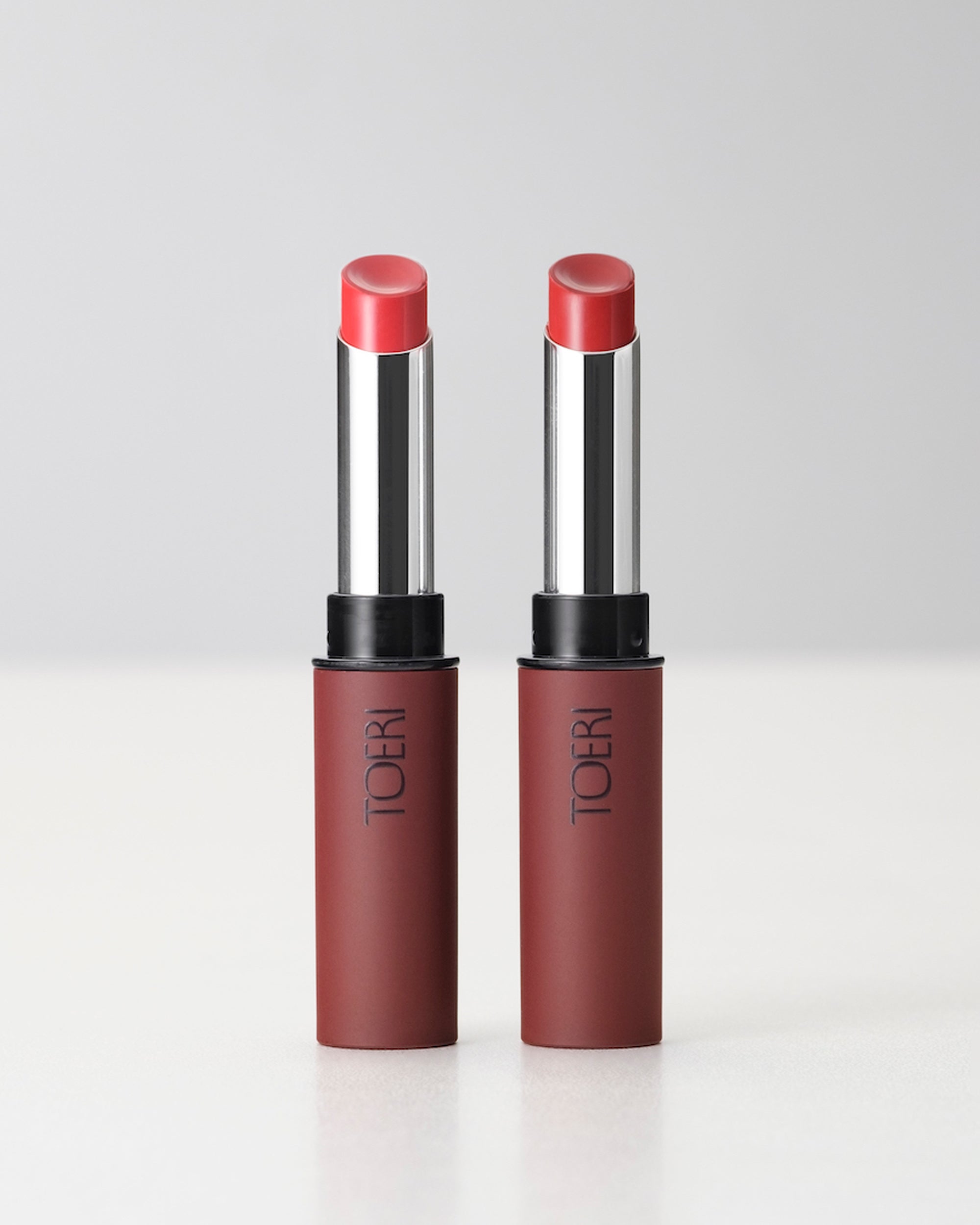左:02 Petal Pink、右:01 Plum Red