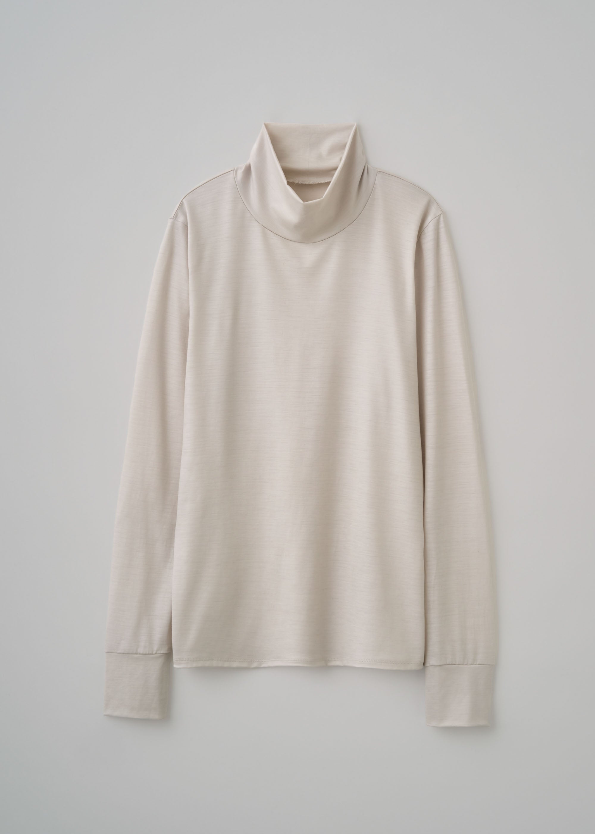 クリアウールタートルネックカットソー