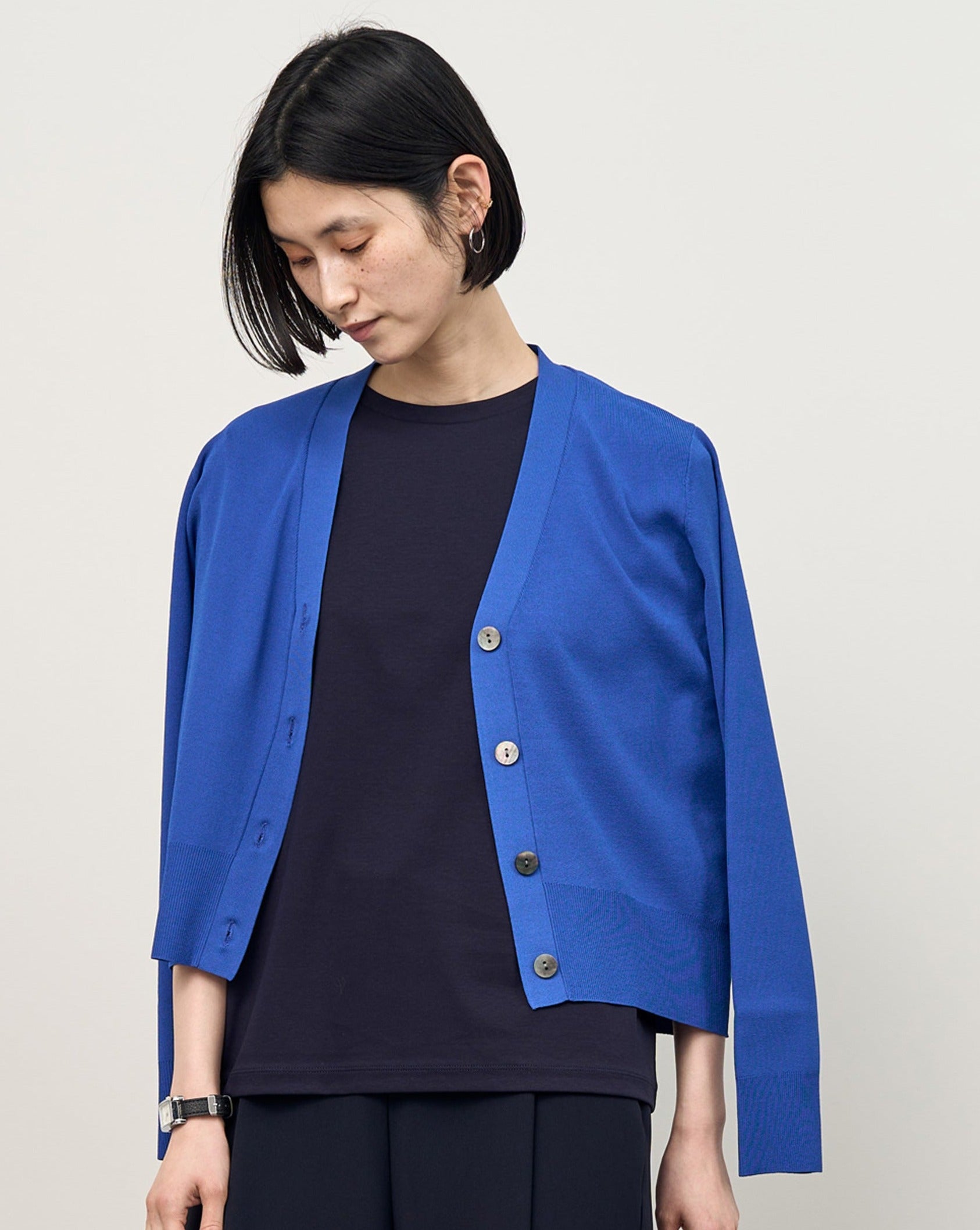 Vネックショートニットカーディガン