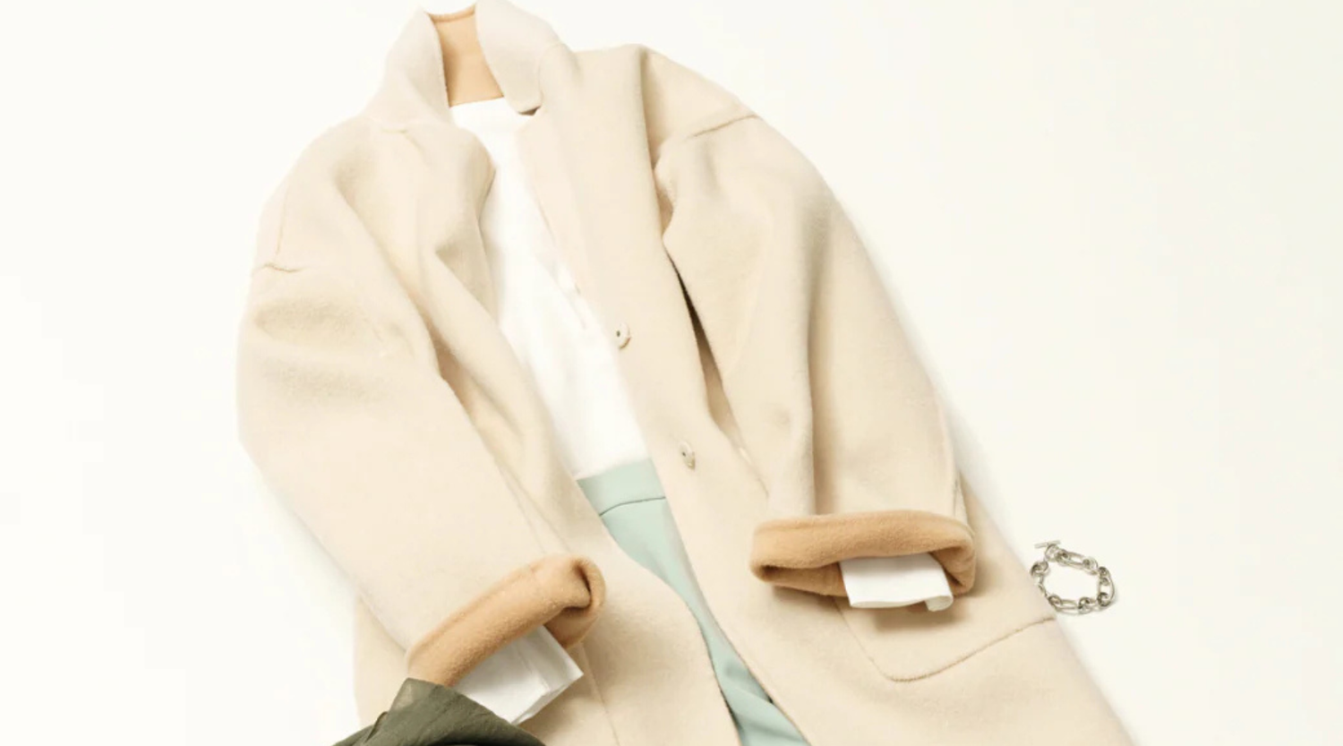 ウールコートを春らしく。パッと華やぐお出かけスタイル