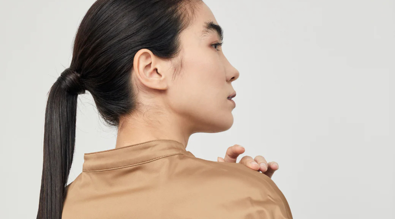 冬から春まで着回す、前開きワンピースの重ね着アイディア4選