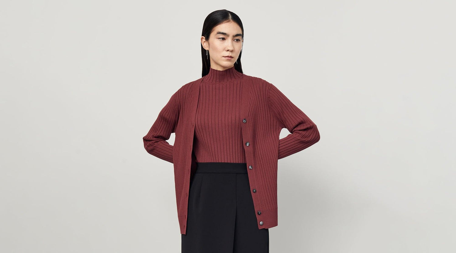 【10月1週のおすすめ】しなやかな着心地で楽にキレイを演出するニットアイテムが入荷しました。