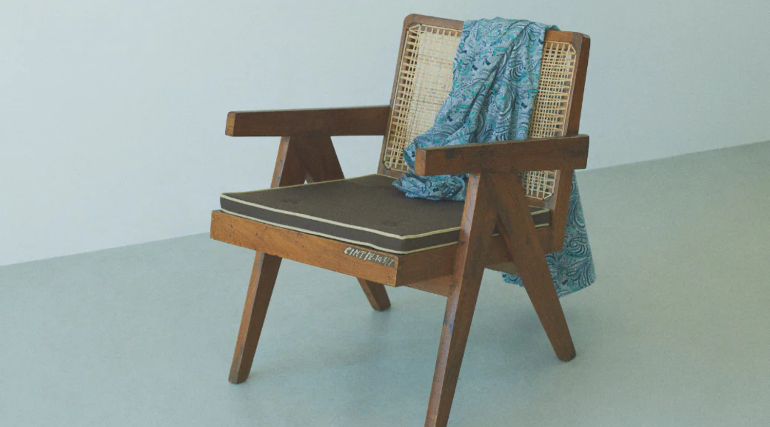 2泊3日ミニマルパッキング。スタイル別5点の着回しアイディア