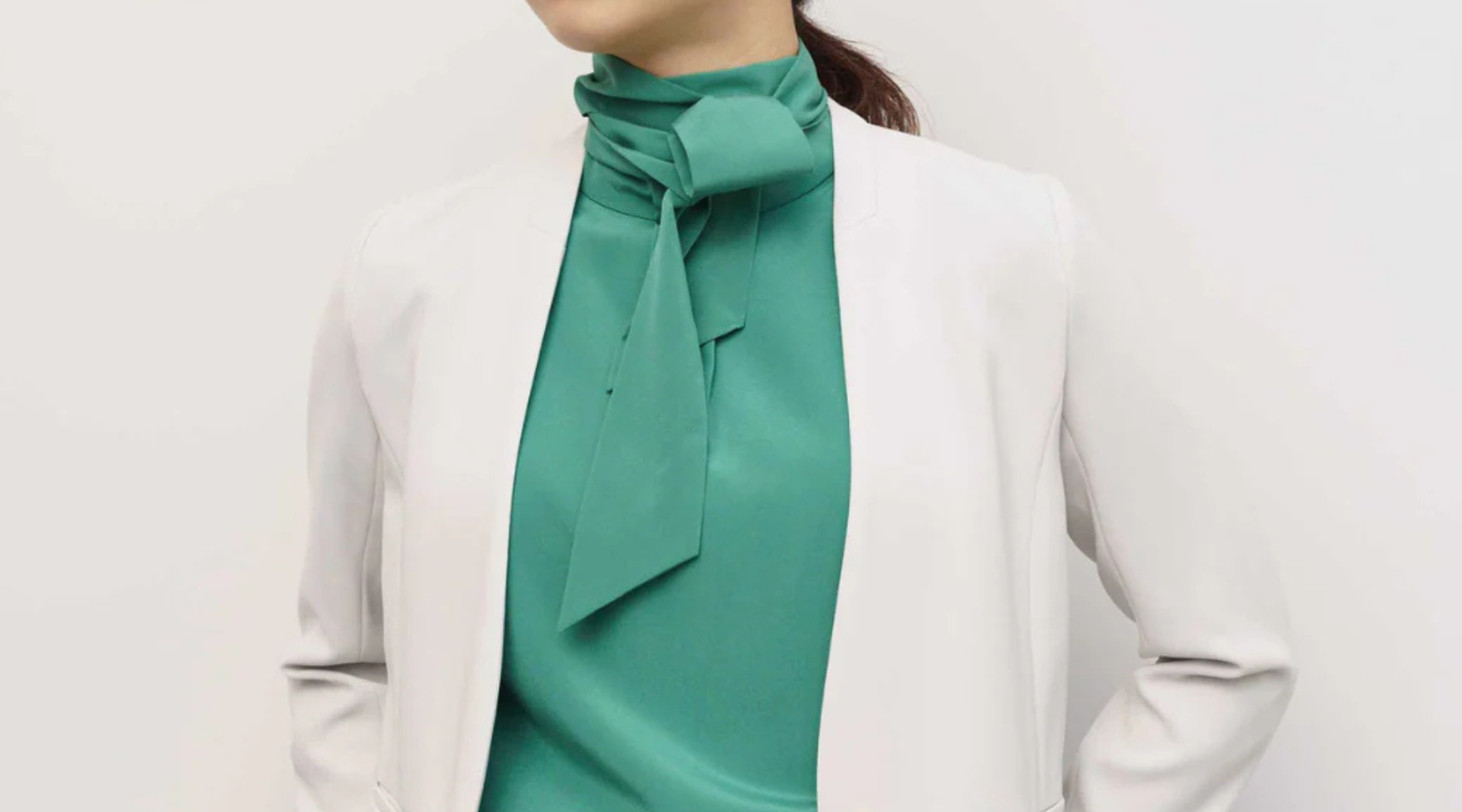 華やぐカラーを味方に、新年を明るくスタートさせるスタイリングアイディア