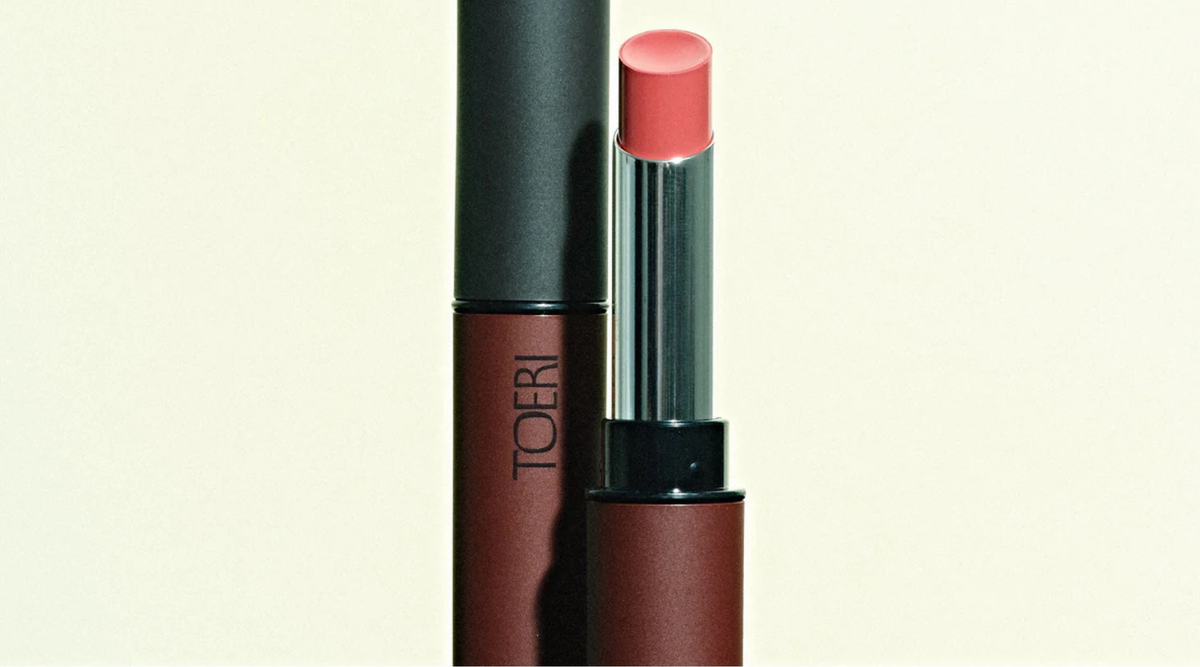 お洋服に合わせたリップカラーの選び方とは？「TOERI リップスティック」スタッフのリアルな実用例【SOÉJU×TOERI】