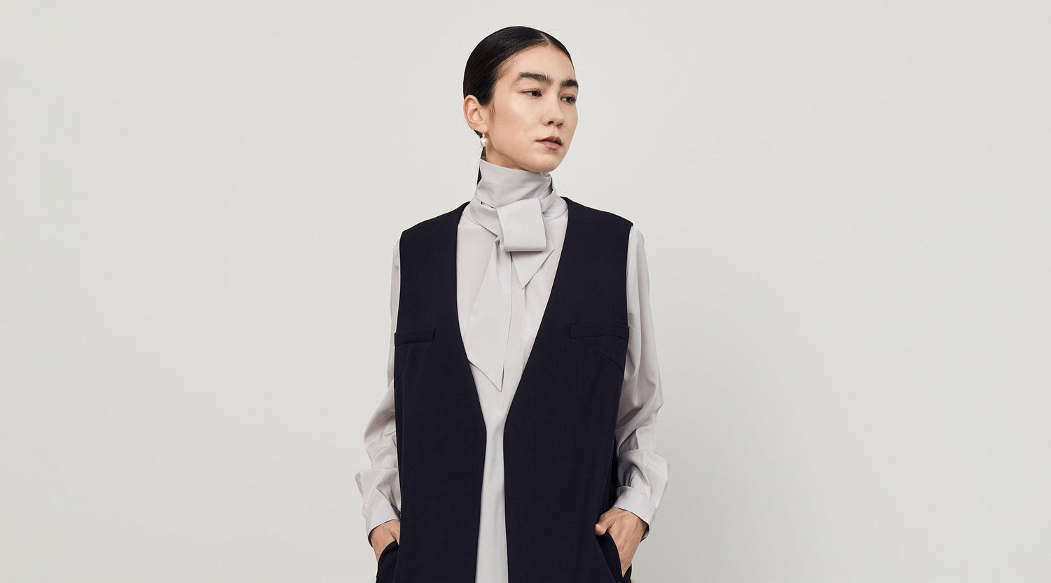 【9月1週のおすすめ】きちんと感を軽やかに纏う、ジャケット見えするロングジレに新色が登場しました