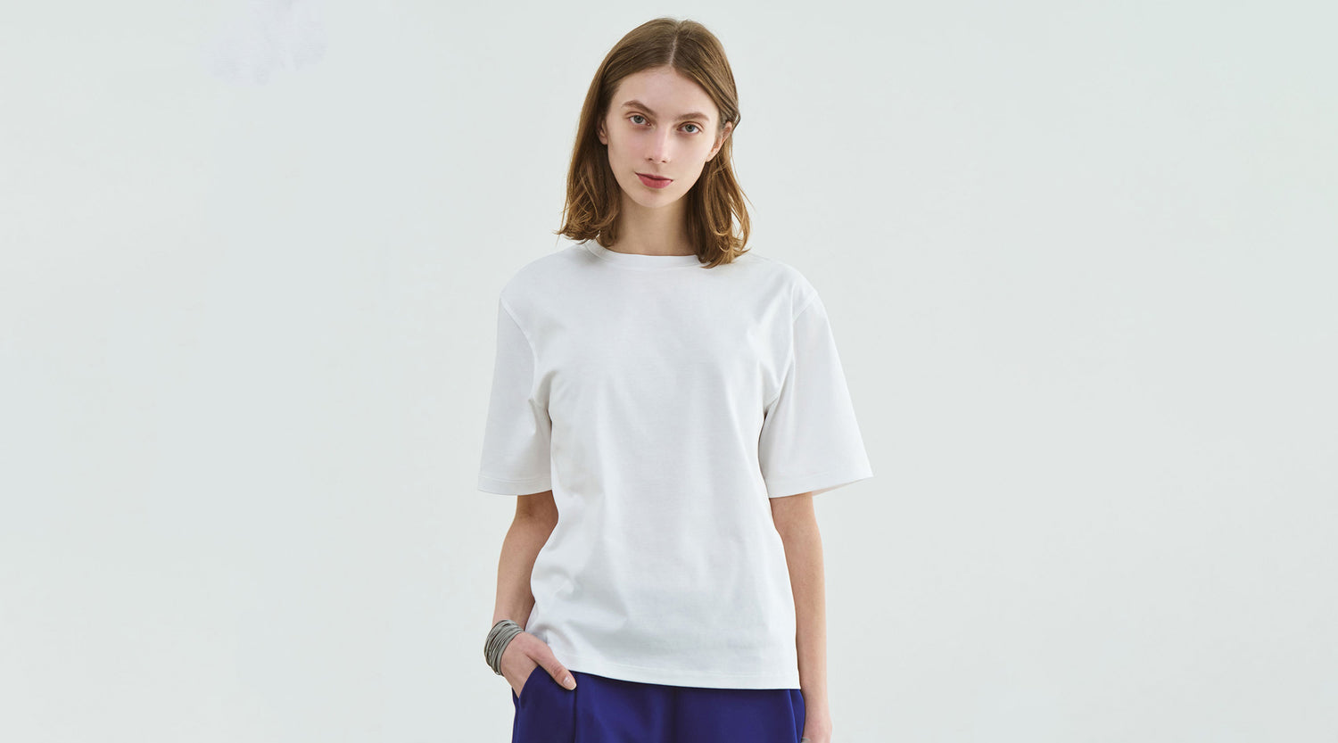 【3月5週のおすすめ】お得にまとめ買いできる大人のTシャツが登場。艶やかな生地で上品にカジュアルダウンして。