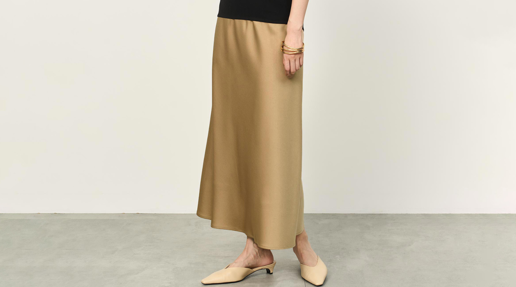 新作入荷】パンツ派にもおすすめのロングスカート。トリアセサテンの
