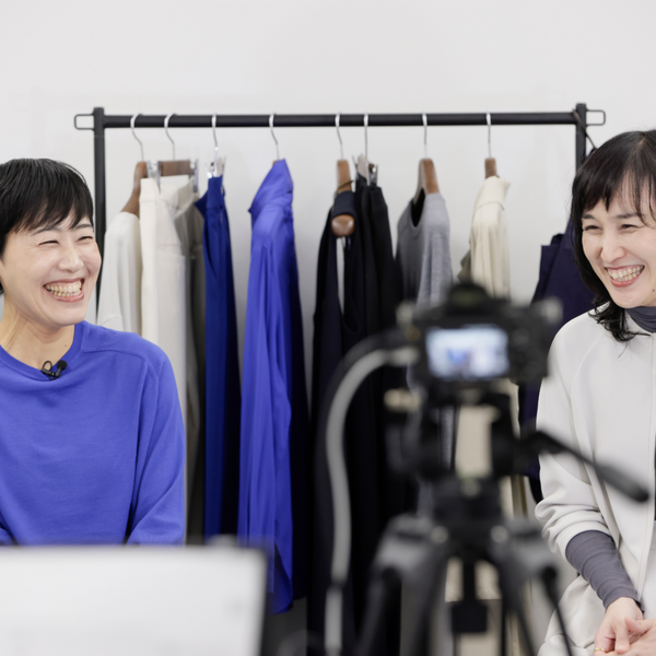 新品　TABLE TALK 黒リネンエプロン 青ストラップ　小川奈緒さんデザイン TABLE TALKとのコラボエプロン – RELIEFWEAR