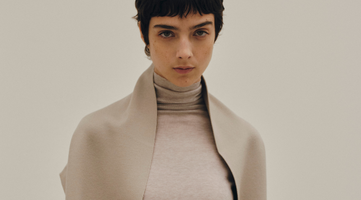 【9月5週のおすすめ】発売前から大人気の綺麗めニット。秋冬の装いをすっきりと見せる新シリーズ